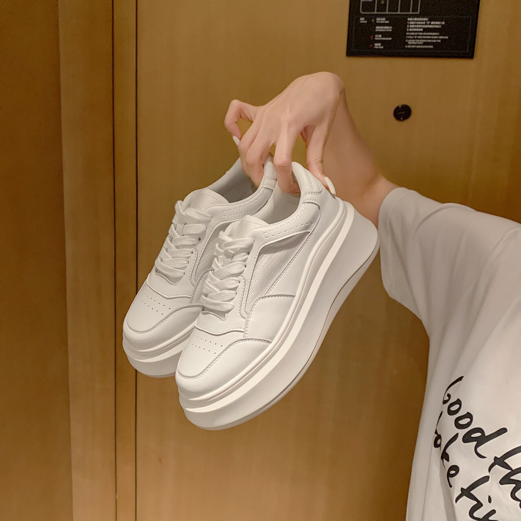 2025 New Thick Bottom round Toe Heightening Korean Style White Casual Board Shoes Women's Sneakers Lace-Up Sports Genuine Leather