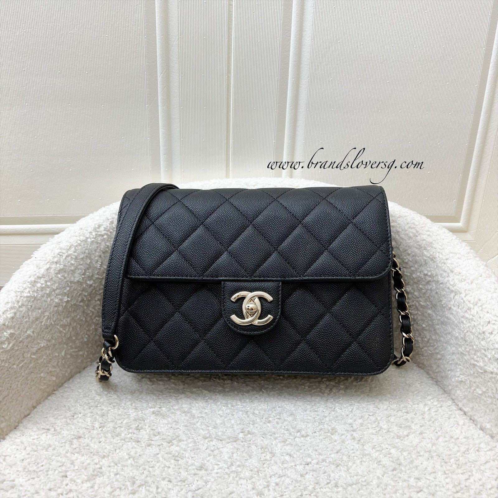 Torba z klapką Chanel 22C Like-A-Wallet z czarnym kawiorem i SHW (model: AS3003)