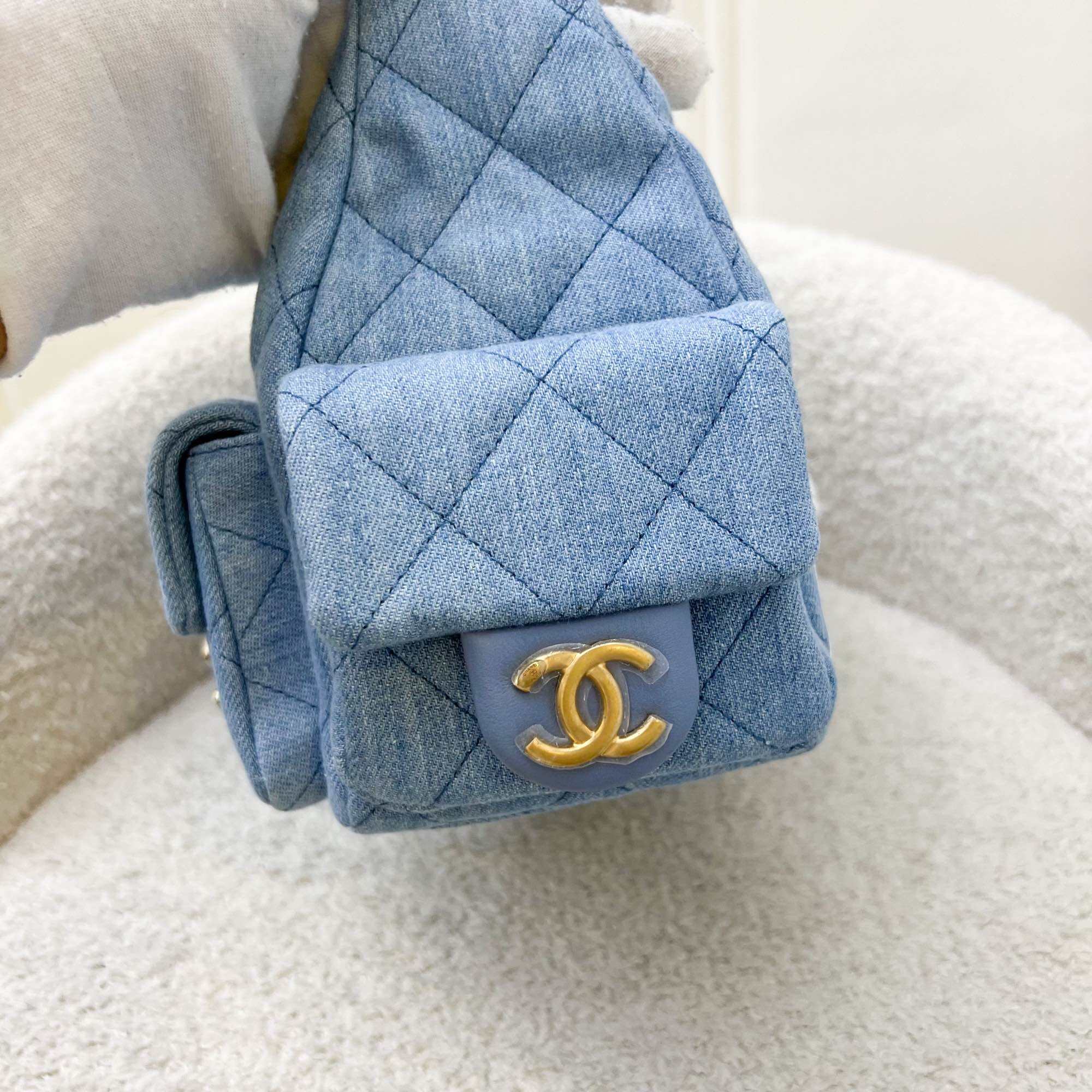 Borsa Hobo grande Chanel 25C in tessuto denim lavato blu chiaro e AGHW (Modello: AS5339)