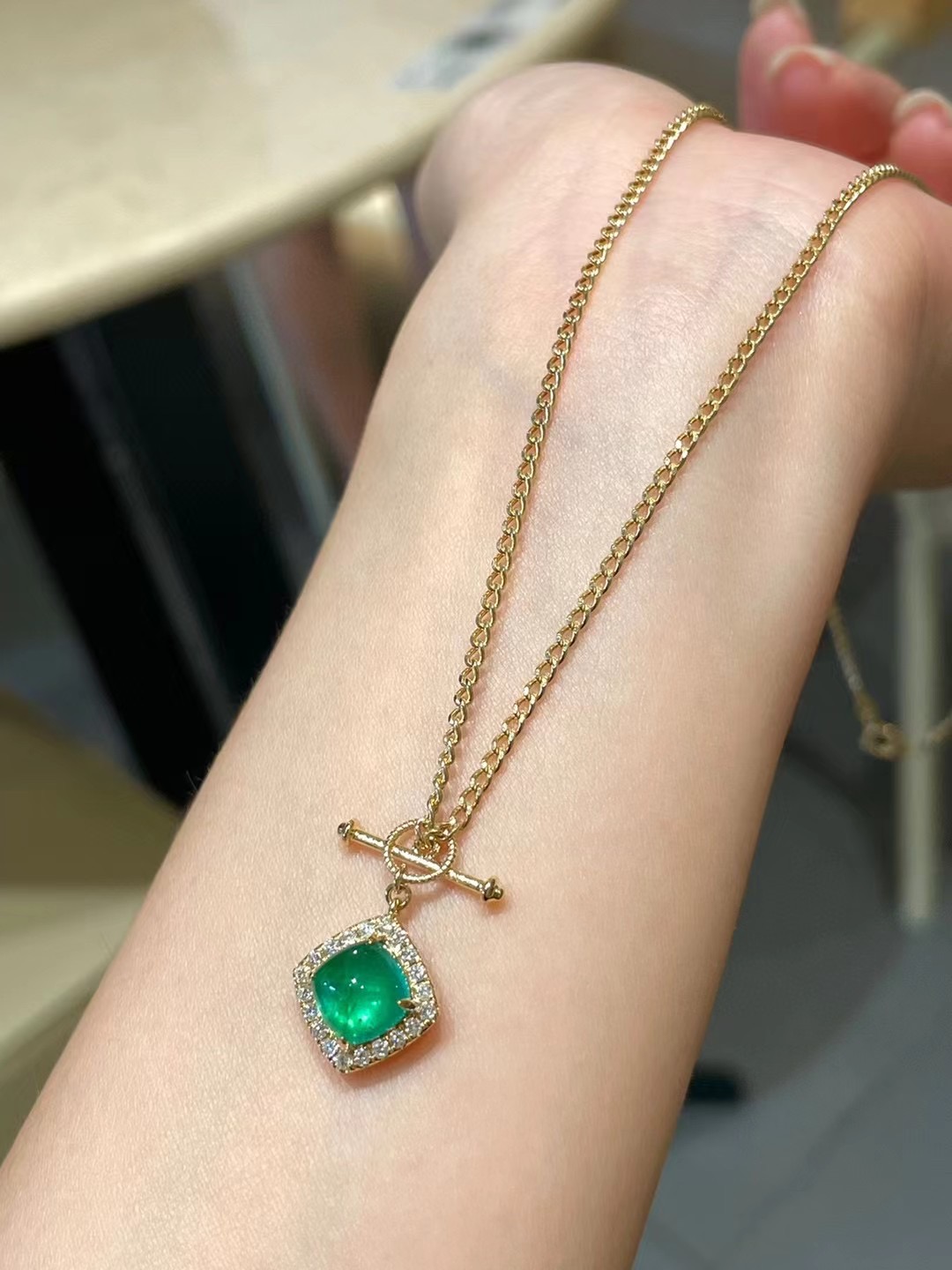 Montagne Jewelry 18k Pure Yellow Gold necklace for women Diamond Inset Elegant Retro Design Fine Jewellery Natural Vivid 1.5 Carat Emerald Pendant Necklace · v3
