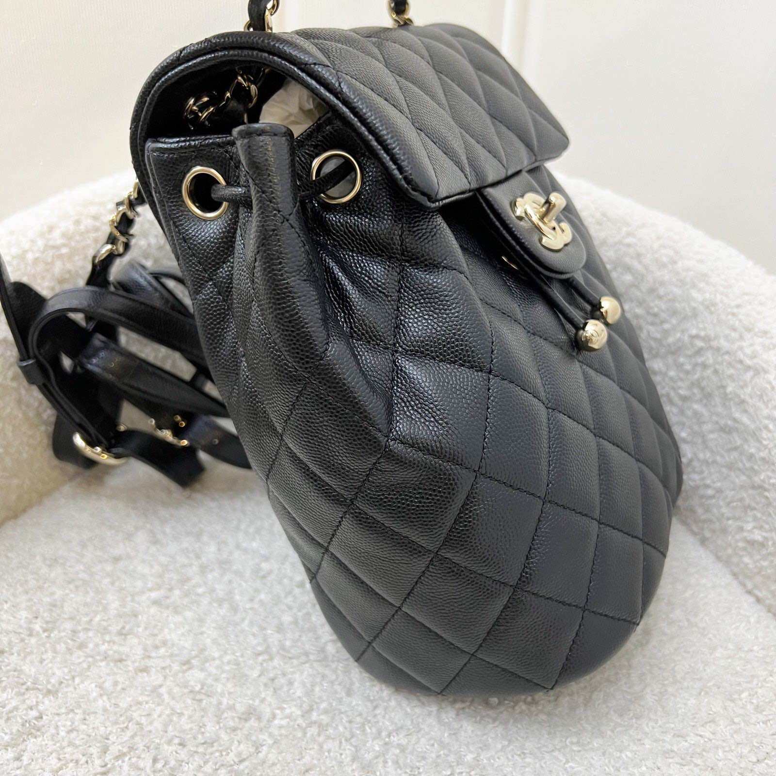 กระเป๋าเป้สะพายหลังขนาดเล็ก Urban Spirit ของ Chanel 24S ในสีคาเวียร์สีดำและ LGHW (รุ่น AS4058)
