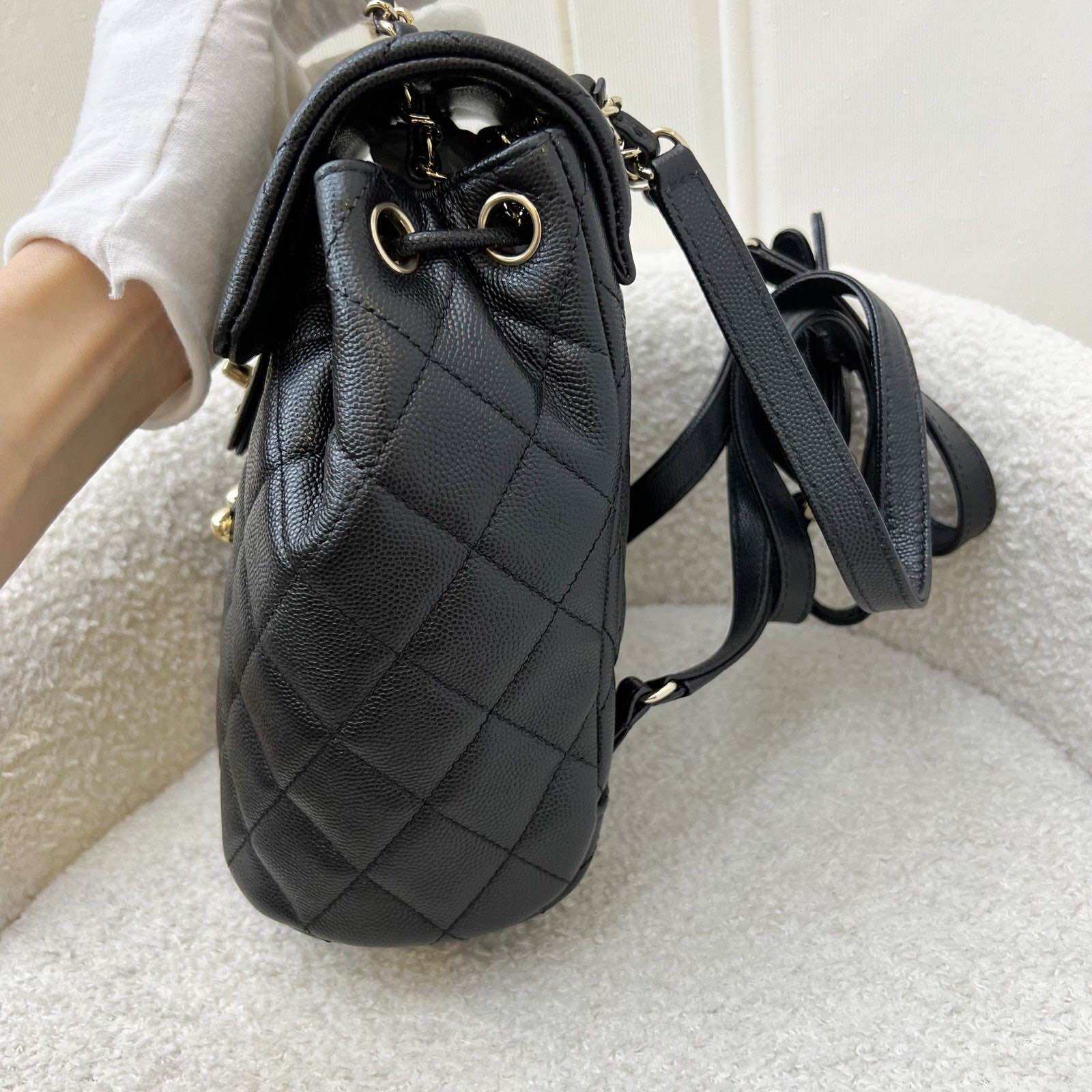 กระเป๋าเป้สะพายหลังขนาดเล็ก Urban Spirit ของ Chanel 24S ในสีคาเวียร์สีดำและ LGHW (รุ่น AS4058)