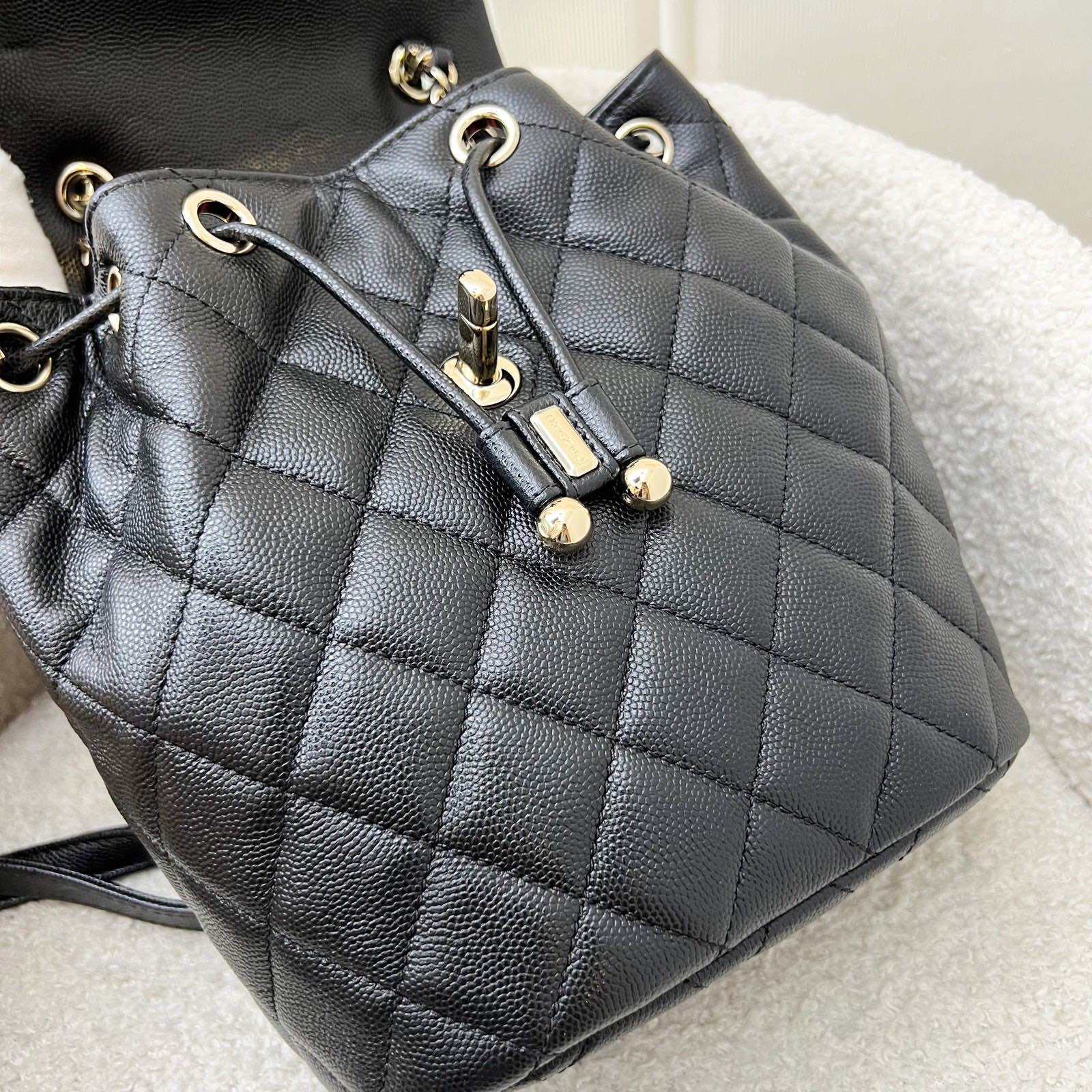 กระเป๋าเป้สะพายหลังขนาดเล็ก Urban Spirit ของ Chanel 24S ในสีคาเวียร์สีดำและ LGHW (รุ่น AS4058)
