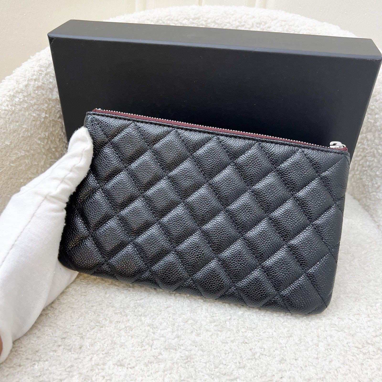 Chanel Classic Small O-Case//Beutel aus schwarzem Kaviar und SHW