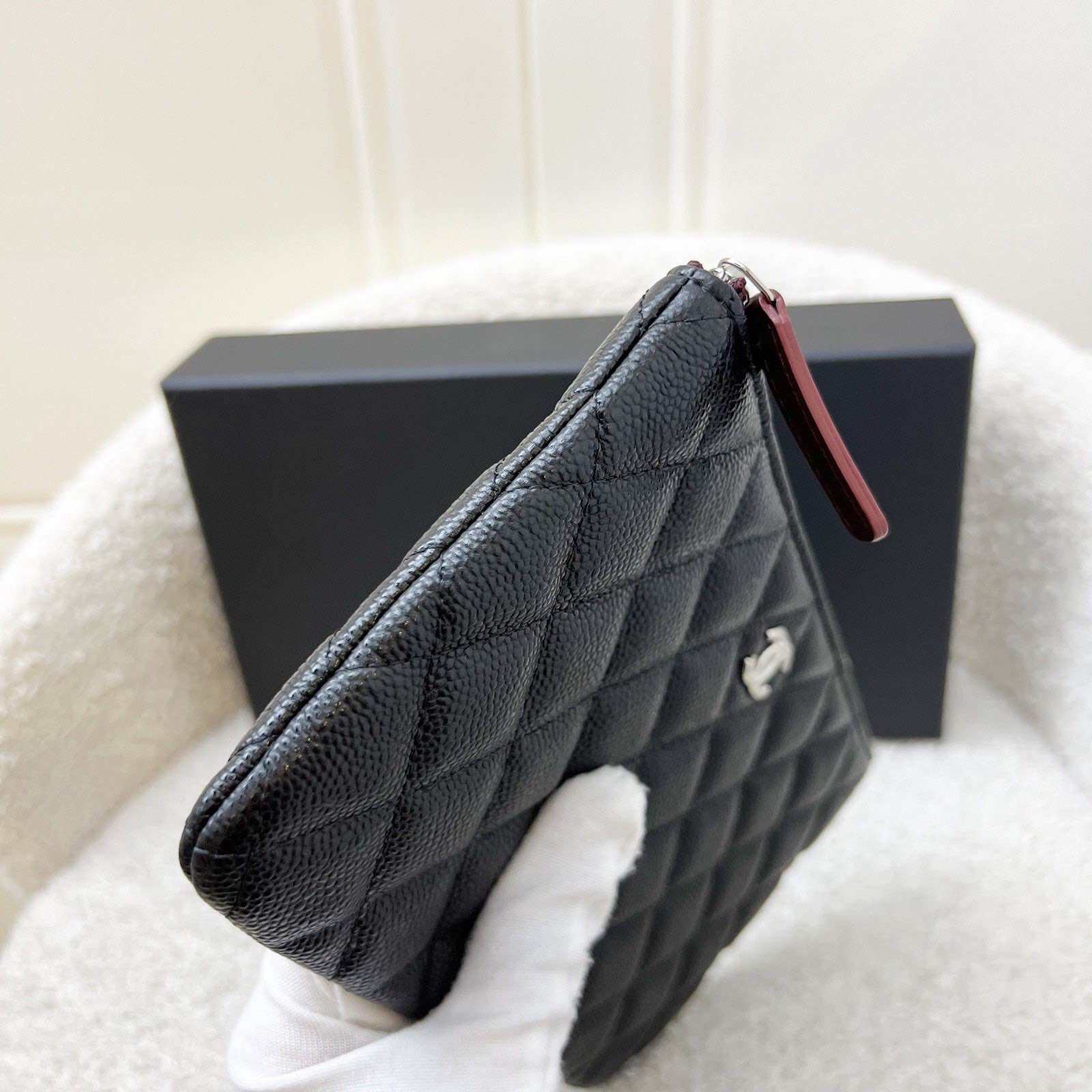 Chanel Classic Small O-Case//Beutel aus schwarzem Kaviar und SHW