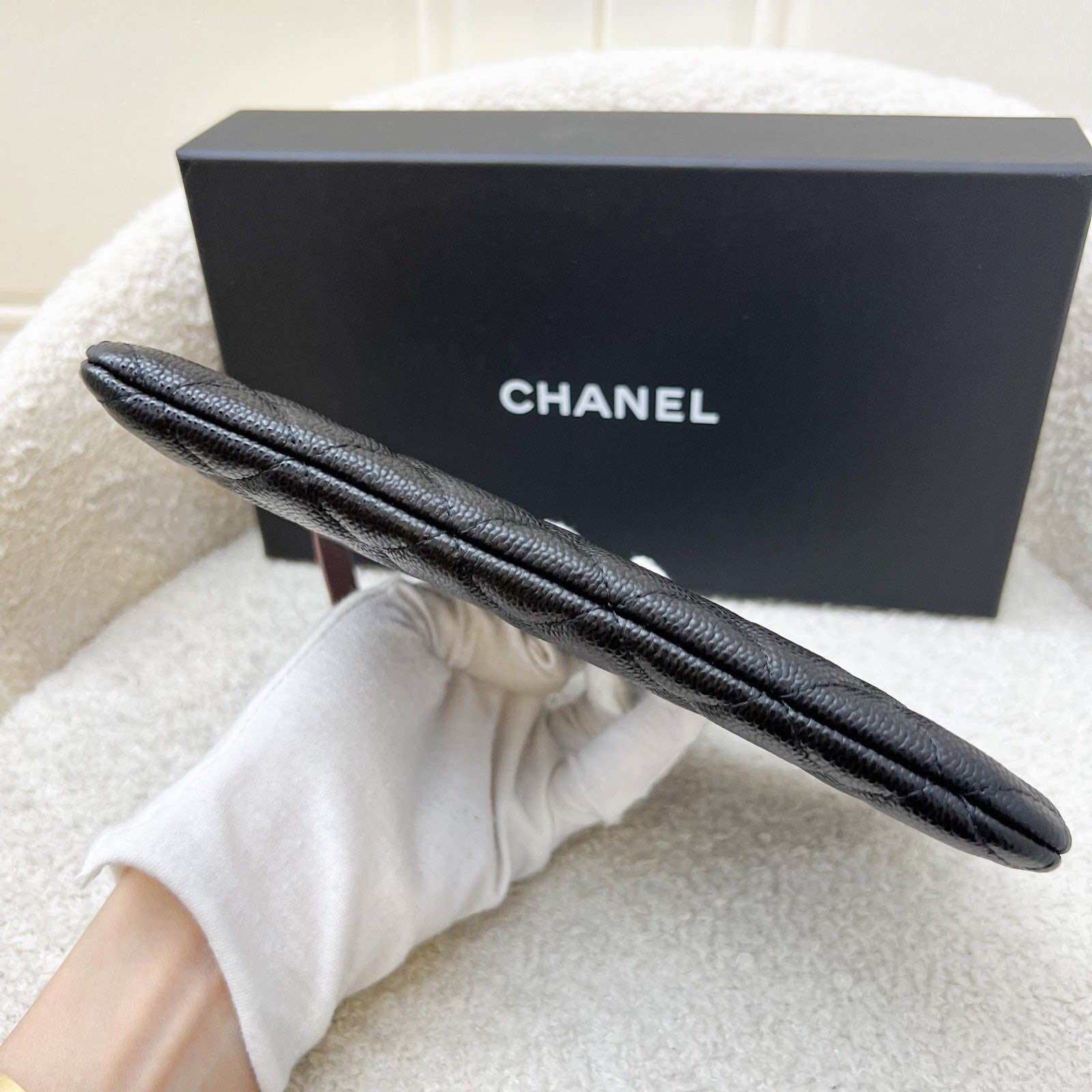 Chanel Classic Small O-Case//Beutel aus schwarzem Kaviar und SHW