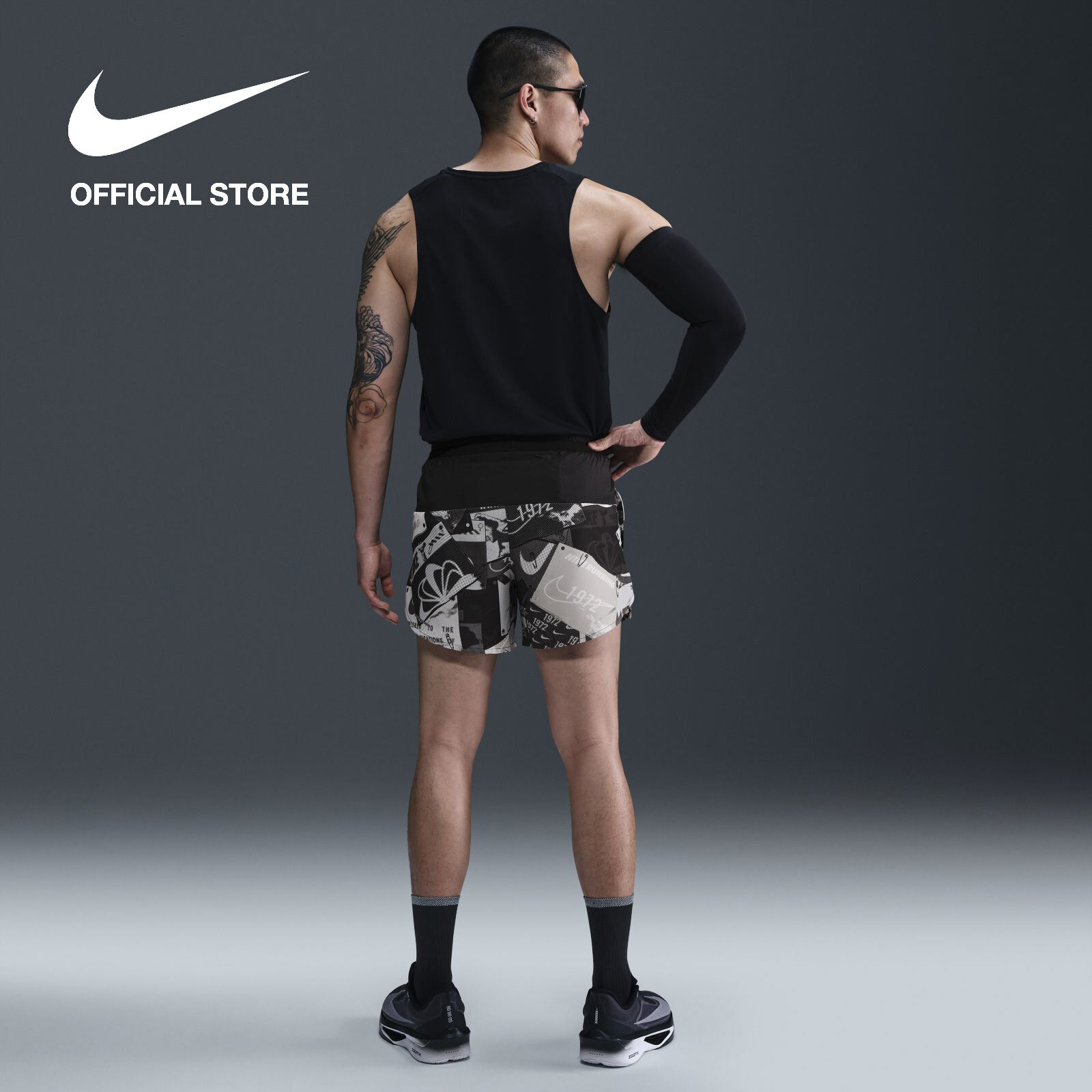Nike Dri-Fit Stride Run Energy 5"-Laufshorts mit kurzen Innenfutter für Herren — Off Noir
