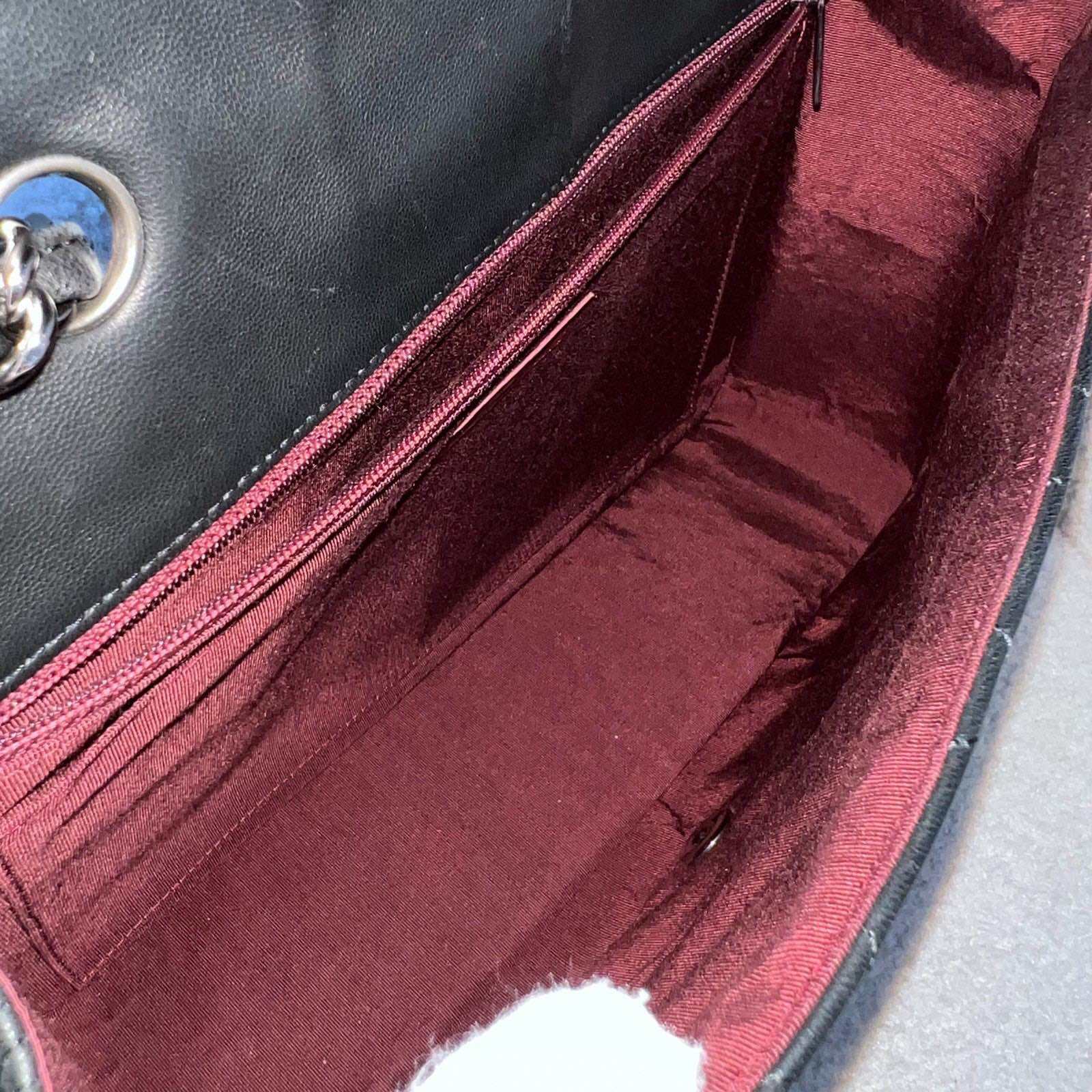 Torba sezonowa Chanel z klapką w czarnej skórze jagnięcej i SHW