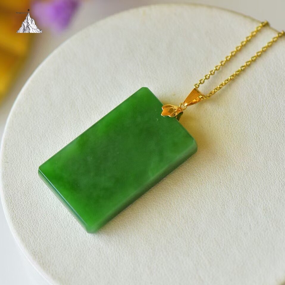 《313》Montagne Jewelry จี้หยกเขียวเกรด A ทองคำบริสุทธิ์ 18k(AU750) ทรงสี่เหลี่ยมจัตุรัสขนาด 30x20 มม. ดีไซน์หรูหรา เป็นของขวัญสำหรับสร้อยคอผู้หญิง
