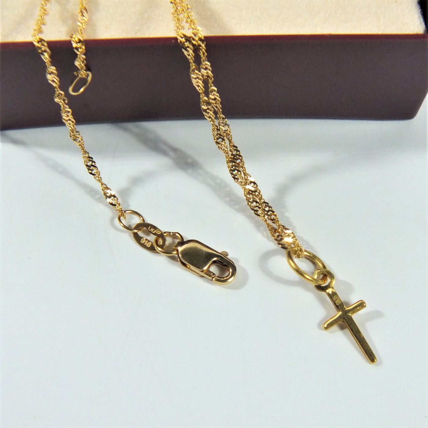 Gold 1314  916 (22K) Gold Pendant and necklace chain set, Pendant 20mm x 10mm x 1.2mm, ±0.8g; Necklace chain 40cm long, ±1.6g · v4