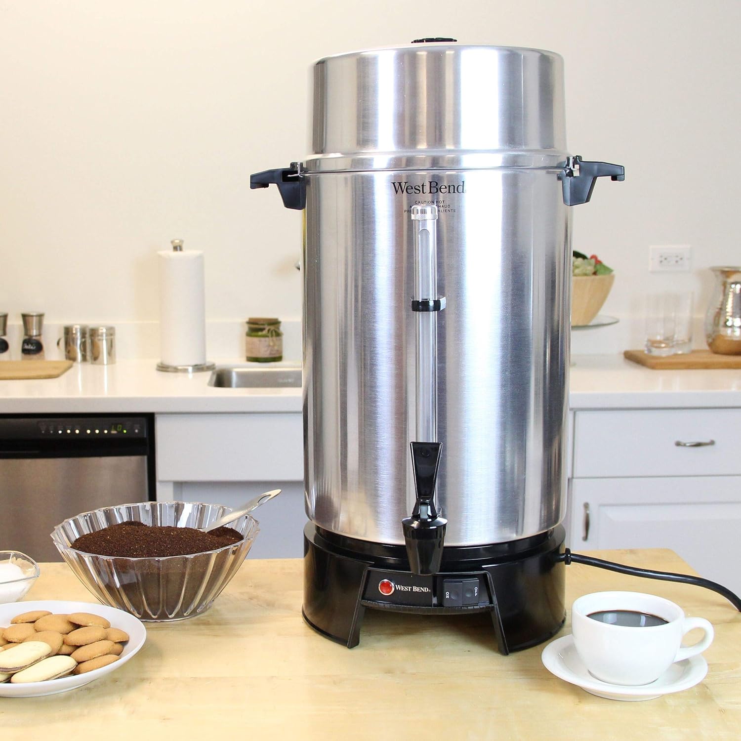 Urna da caffè commerciale West Bend 33600 in alluminio altamente lucidato approvata dalla NSF con controllo automatico della temperatura, grande capacità con infusione rapida e facile pulizia, 100 tazze, argento