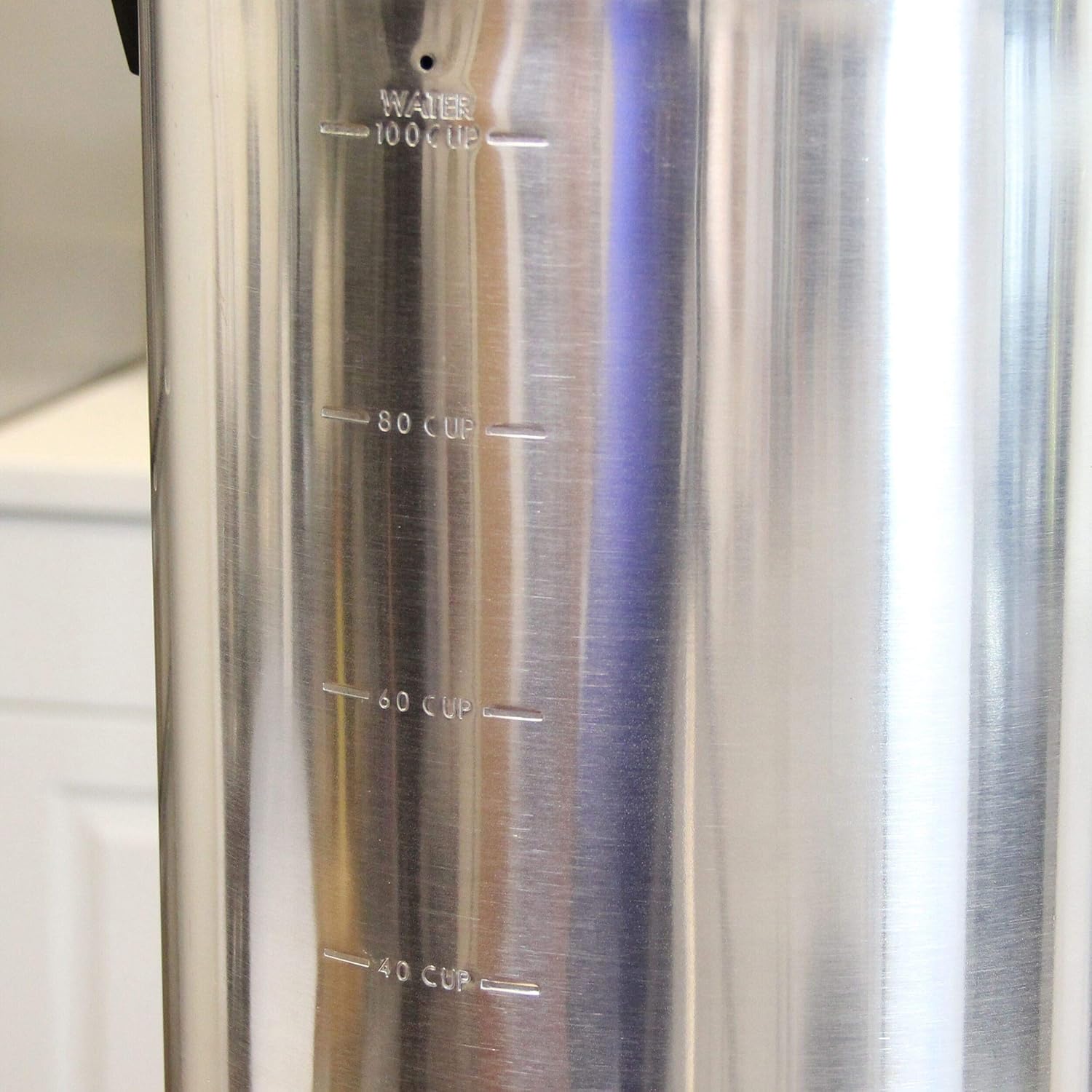 Urna da caffè commerciale West Bend 33600 in alluminio altamente lucidato approvata dalla NSF con controllo automatico della temperatura, grande capacità con infusione rapida e facile pulizia, 100 tazze, argento