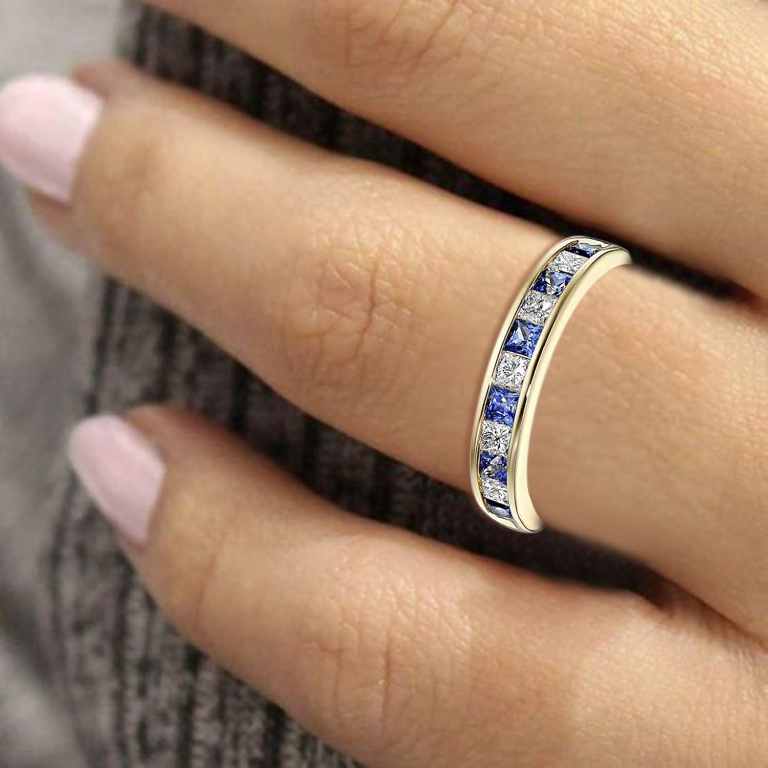 แหวนแต่งงานแบบขอบตัดทรง Princess Cut ทองคำเหลือง 14K ประดับเพชรน้ำหนัก 1.00 กะรัต สำหรับผู้หญิง (H-I, I1-I2) พร้อมกล่องของขวัญเพชรธรรมชาติ (เพชรทับทิมสีแดง เพชร และแซฟไฟร์สีน้ำเงิน)