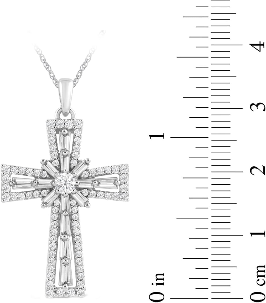 Collana con ciondolo a croce in oro bianco 10 carati Amazon Essentials (1 cttw), 18 (precedentemente collezione Amazon)
