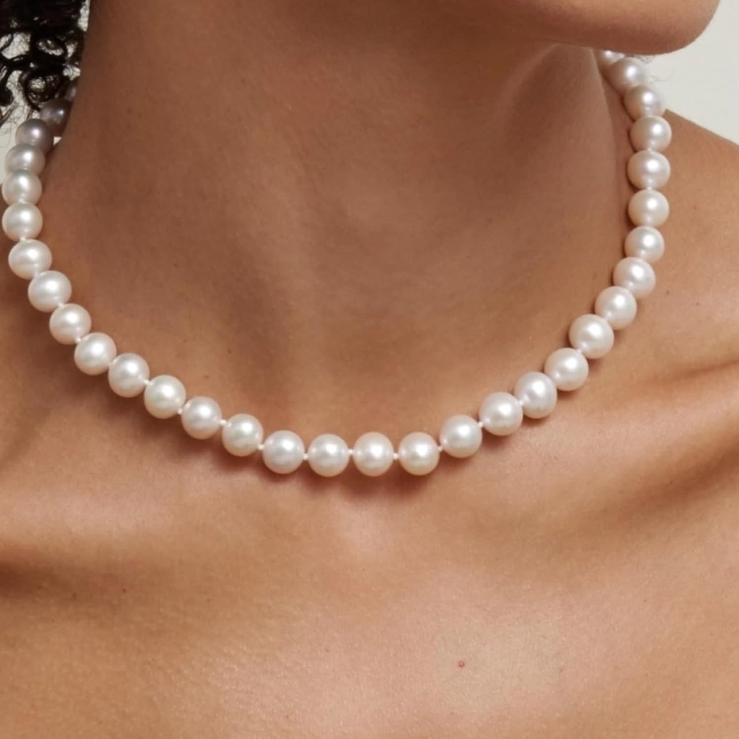 Collana da donna in vera perla The Pearl Source con perle coltivate d'acqua dolce bianche rotonde di qualità AAA | Chiusura in oro 14 carati, regali di perle in oro bianco per Natale, vacanze e anniversari