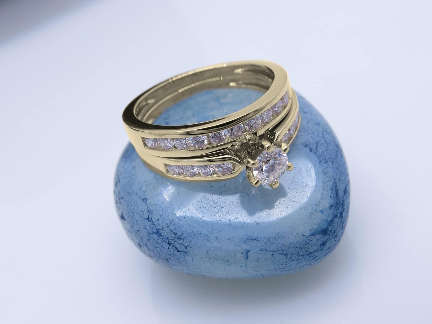Dazzlingrock Koleksiyonu Yuvarlak Beyaz Pırlanta Tektaş Stil Konik Şaft Alyans Seti (0.95 ctw, Renk I-J, Clarity I1-I3) Katı Altın Rengi