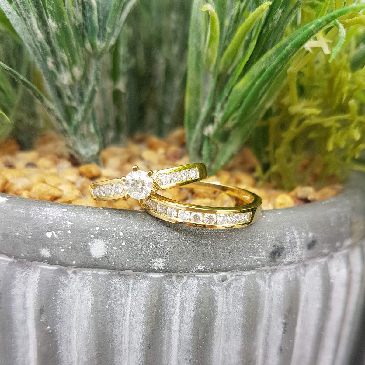 Dazzlingrock Koleksiyonu Yuvarlak Beyaz Pırlanta Tektaş Stil Konik Şaft Alyans Seti (0.95 ctw, Renk I-J, Clarity I1-I3) Katı Altın Rengi
