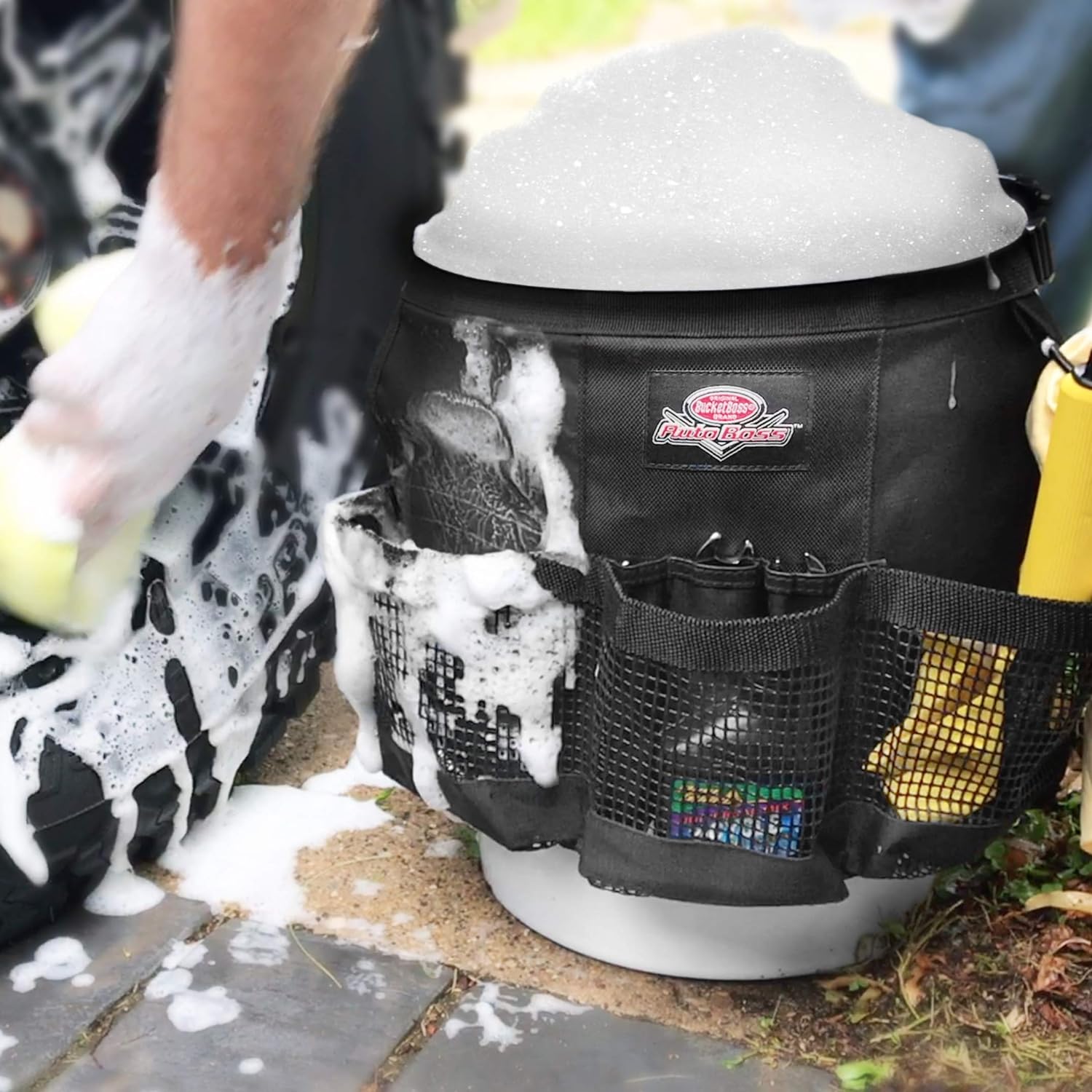 Bucket Boss Auto Boss Wash Boss Organizer ถังขนาด 5 แกลลอน พร้อมกระเป๋าตาข่ายภายนอกแห้งเร็วสำหรับใส่ของใช้ในรถยนต์ สำหรับใส่สบู่และน้ำในถัง สีดำ AB30060