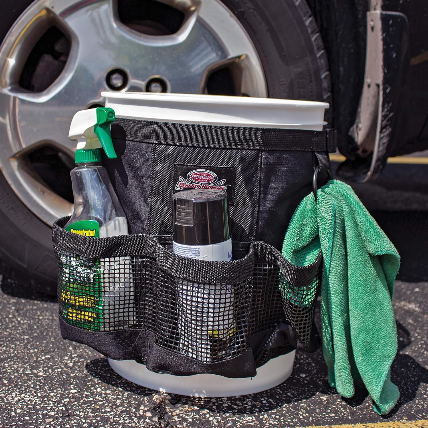 Bucket Boss Auto Boss Wash Boss Organizer ถังขนาด 5 แกลลอน พร้อมกระเป๋าตาข่ายภายนอกแห้งเร็วสำหรับใส่ของใช้ในรถยนต์ สำหรับใส่สบู่และน้ำในถัง สีดำ AB30060