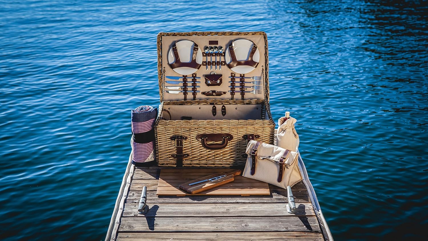 PICNIC TIME Charleston Luxury Wicker Picnic Basket for 4 with Blanket and Deluxe Set, Beige Canvas · v2