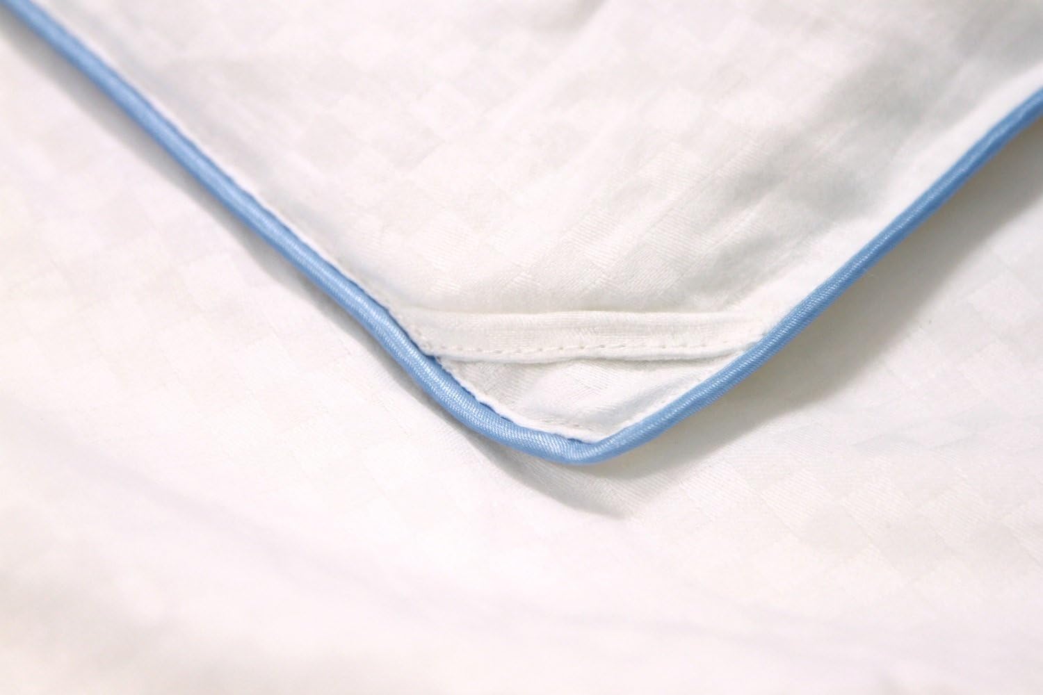 Luxury Comforter Filled with 100% Natural Long Strand Mulberry Silk for Summer - California King Size · v3