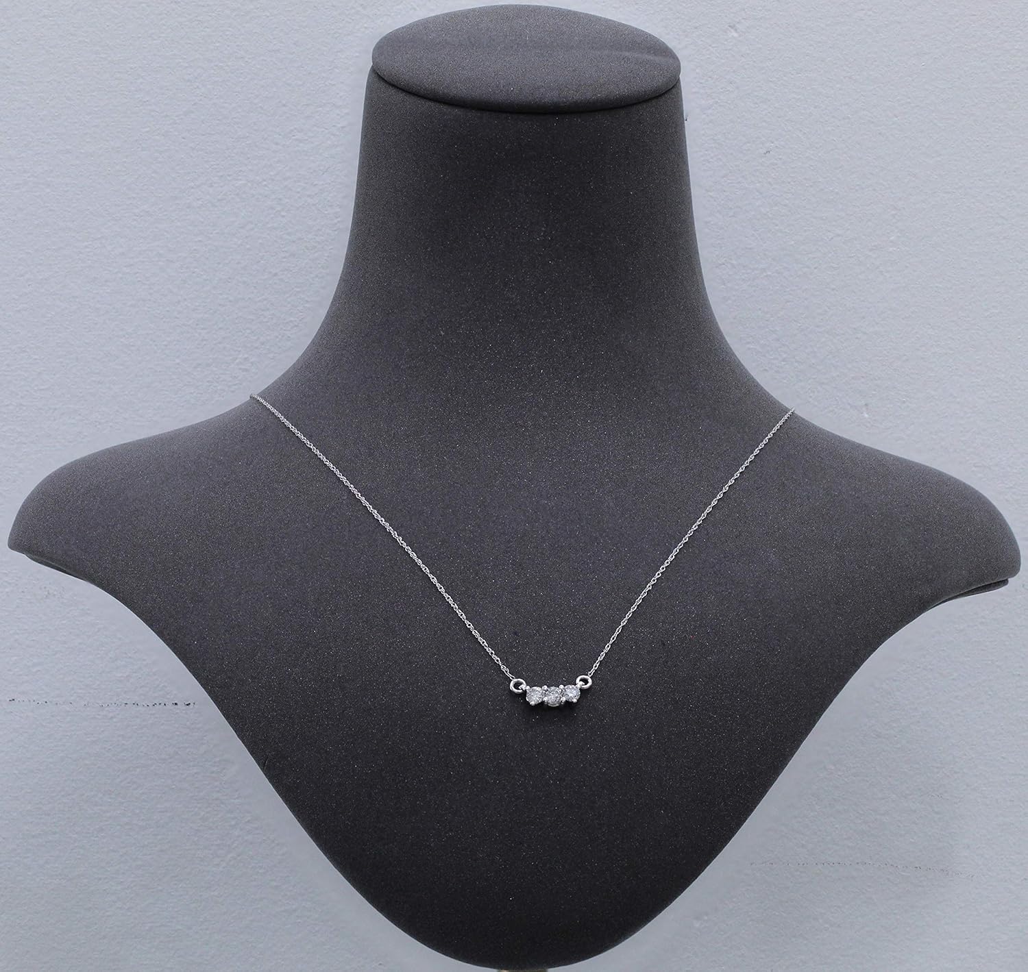 AGS-zertifizierte 1/2 Karat TW-Diamant-Halskette mit drei Steinen aus 14-karätigem Weißgold
