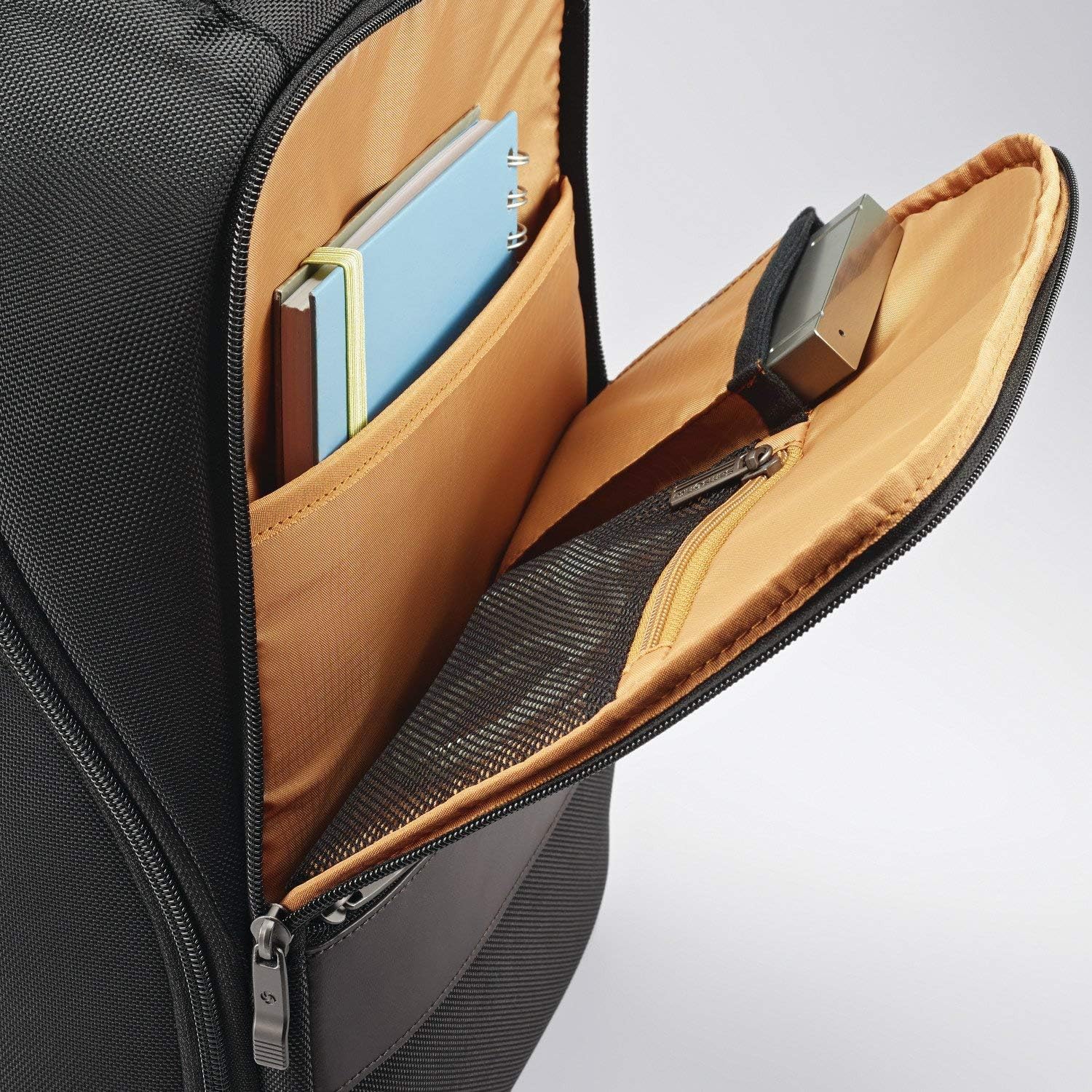 กระเป๋าเป้สะพายหลัง Samsonite Kombi Business สีดำ/น้ำตาล ขนาด 16.25 x 10.5 x 5 นิ้ว