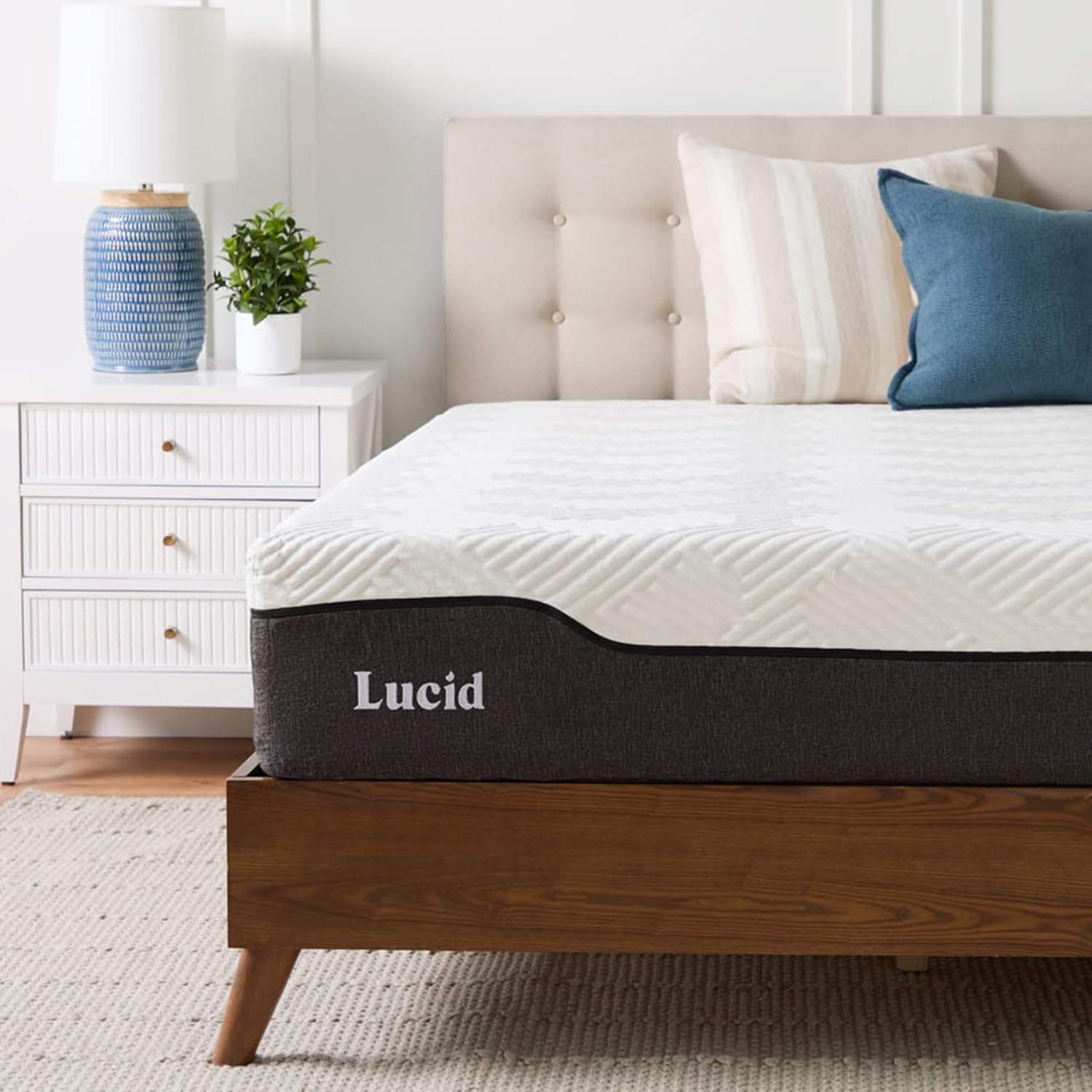 LUCID ที่นอนเมมโมรี่โฟมไฮบริดขนาด 12 นิ้ว ผสมถ่านไม้ไผ่และว่านหางจระเข้ รองรับด้วยสปริง สัมผัสนุ่มสบายระดับปานกลาง แยกการเคลื่อนไหว ขนาดทวิน สีขาว