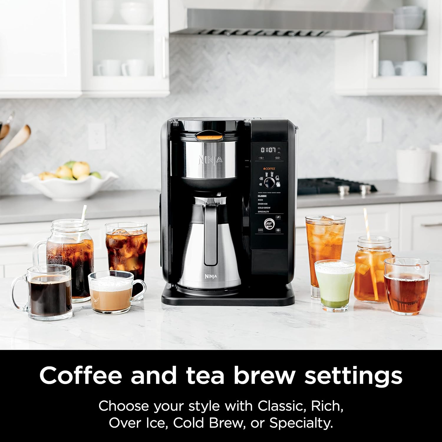 Ninja CP307 Heiß- und Kaltbrühsystem, Teekaffeemaschine, mit Auto-IQ, 6 Größen, 5 Arten, 5 Tee-Einstellungen, 50-Unzen-Thermokaraffe, Schäumer, Kaffeeverstärker; Teekörbe, spülmaschinenfeste Teile, Schwarz