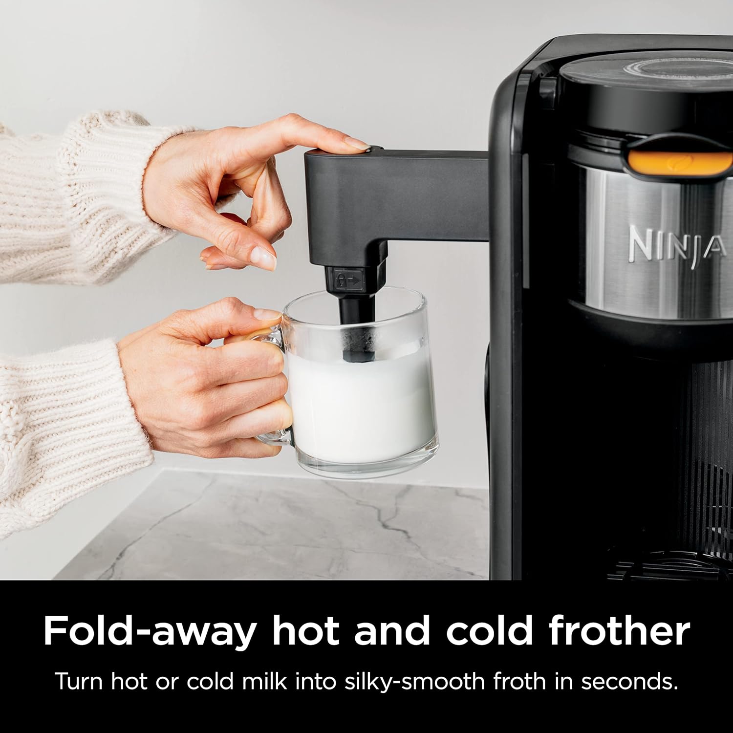 Ninja CP307 Heiß- und Kaltbrühsystem, Teekaffeemaschine, mit Auto-IQ, 6 Größen, 5 Arten, 5 Tee-Einstellungen, 50-Unzen-Thermokaraffe, Schäumer, Kaffeeverstärker; Teekörbe, spülmaschinenfeste Teile, Schwarz