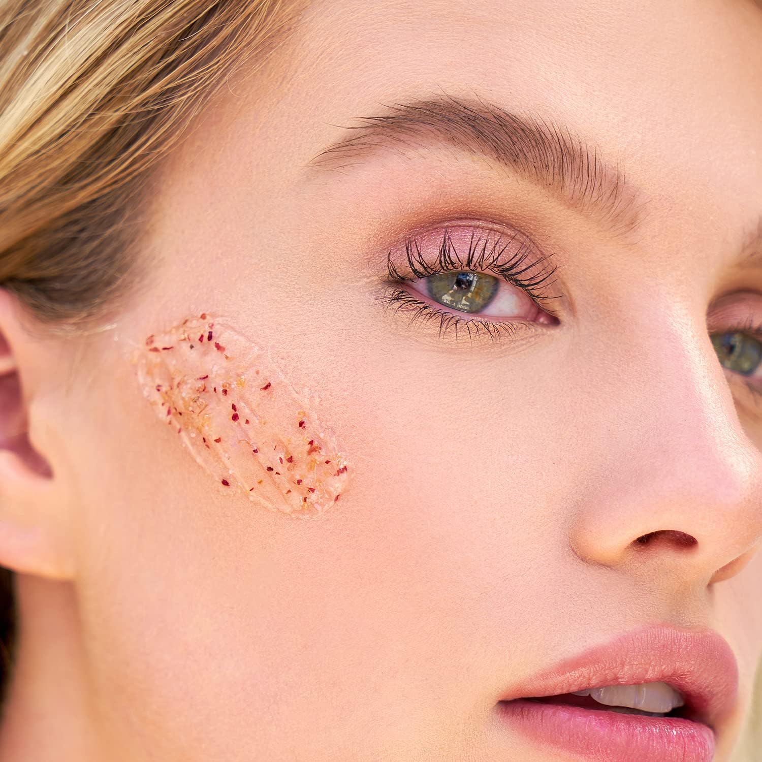 Summer Fridays R R Mask - Brightening   Hydrating Face Mask with Restorative Natural Oils  Bulgarian Rose - Gently Buffs Dry Skin for a Petal-Soft Glow (2.25 Oz)