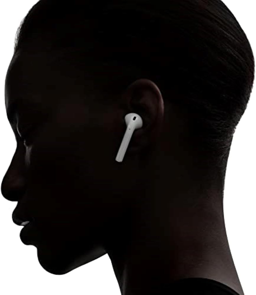 Apple AirPods (รุ่นที่ 2) หูฟังไร้สาย หูฟังบลูทูธ พร้อมเคสชาร์จ Lightning อายุการใช้งานแบตเตอรี่นานกว่า 24 ชั่วโมง ตั้งค่า iPhone ได้ง่ายดาย