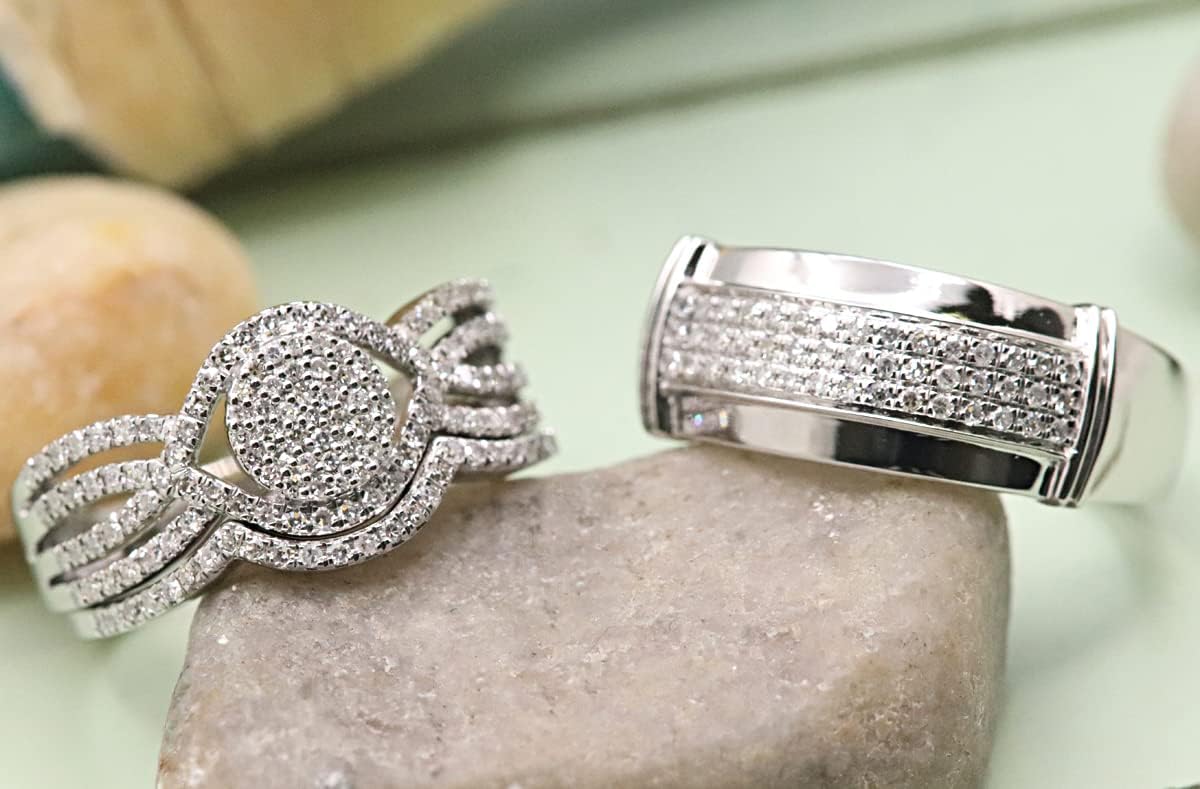 Collezione Dazzlingrock, set di anelli nuziali da tre, con diamanti bianchi rotondi incrociati, per lui e per lei (0,65 ctw, colore I-J, purezza I2-I3) in oro massiccio 10 carati