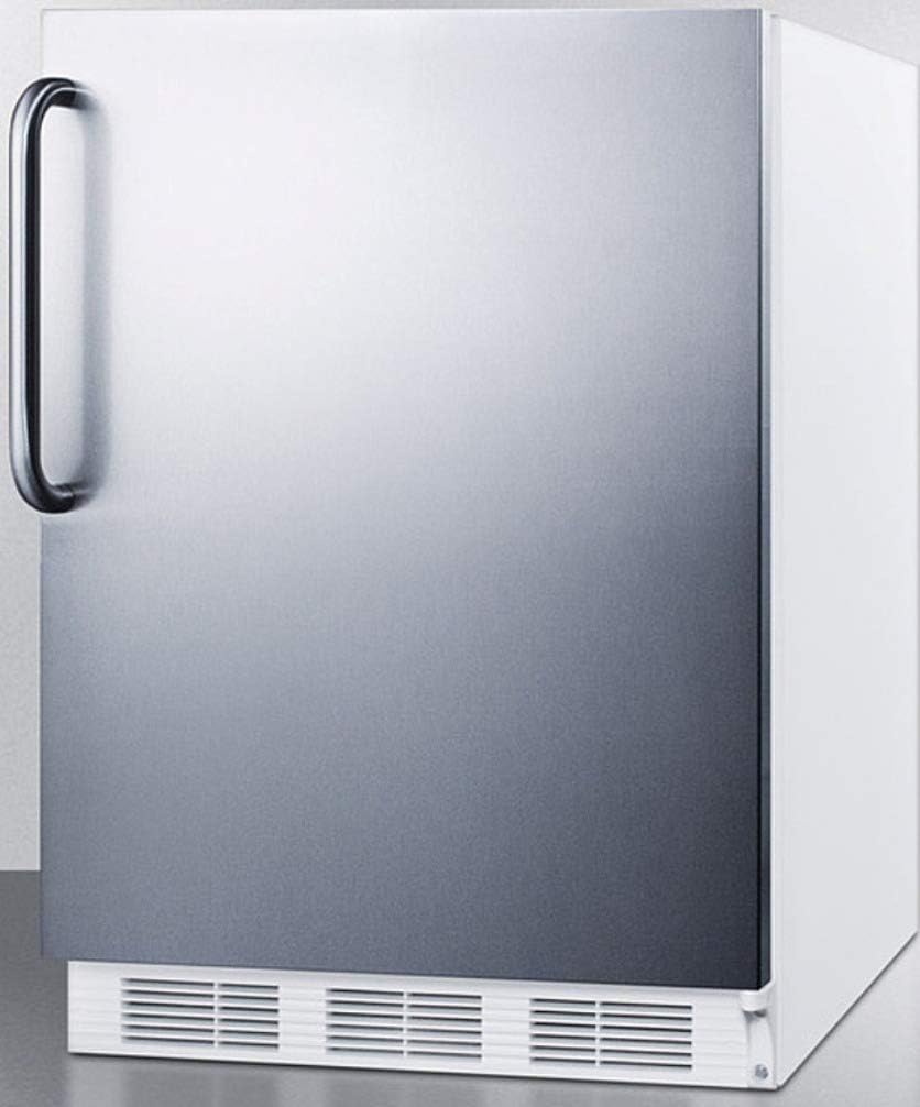Summit Appliance CT661WBISSTB ตู้เย็นแบบฝังใต้เคาน์เตอร์พร้อมช่องแช่แข็งสำหรับใช้ในที่พักอาศัย ระบบละลายน้ำแข็งแบบรอบทิศทางพร้อมประตูหุ้มสแตนเลส มือจับราวแขวนผ้าเช็ดตัว และตู้สีขาว
