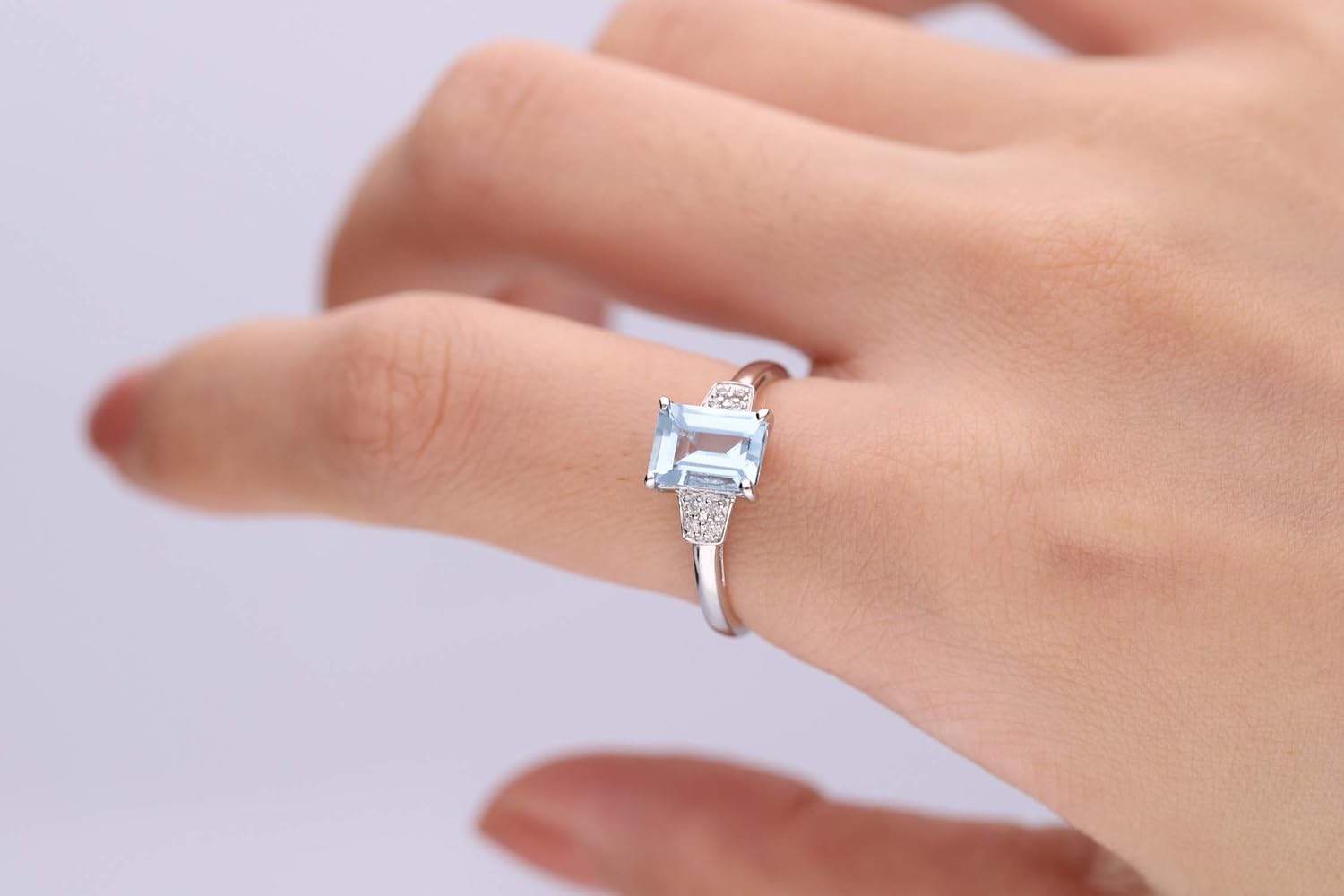 Anello con acquamarina blu autentica Gin Grace 10 carati in oro bianco 10 carati con diamanti per donna | Gioielli fatti a mano in acquamarina etica, autentica e biologica (taglio smeraldo) per lei | Anello con acquamarina da donna