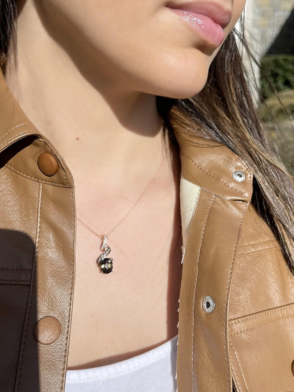 LE VIAN Halskette mit Bandanhänger aus 14 Karat Roségold für Damen I 1/4 Karat Vanille- und Schokoladendiamant mit 2-karätiger ovaler Rauchquarz-Halskette (G-H/Brown, VS2-SI1, cttw), 18-Zoll-Kette mit Hummerkralle
