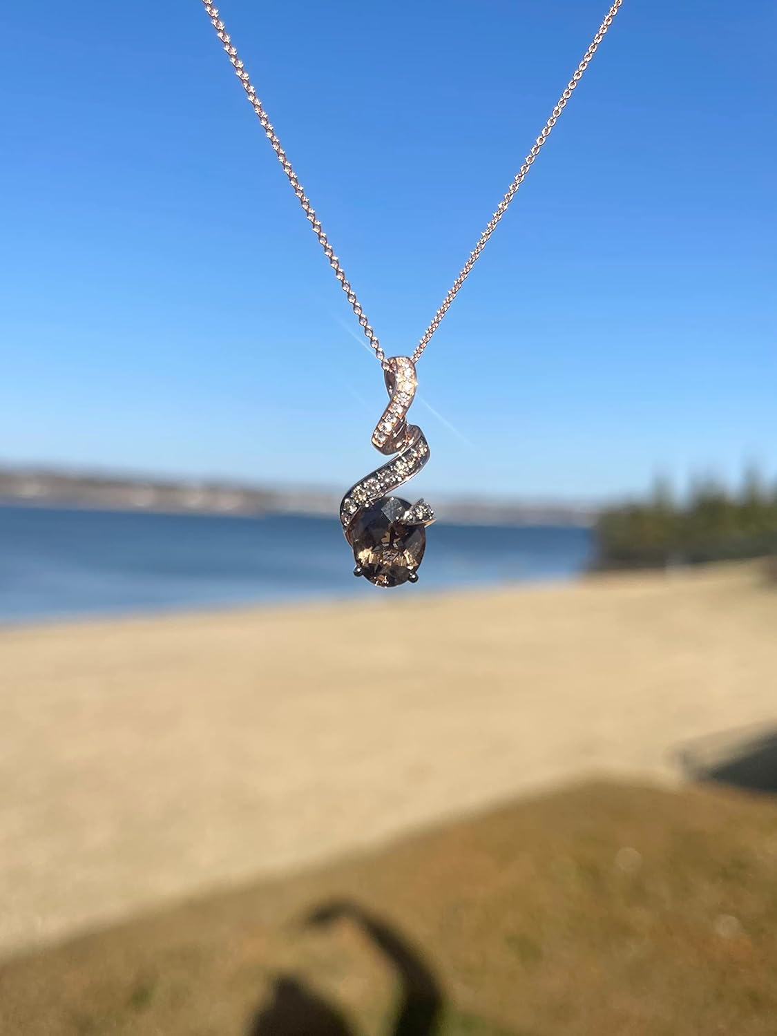 LE VIAN Halskette mit Bandanhänger aus 14 Karat Roségold für Damen I 1/4 Karat Vanille- und Schokoladendiamant mit 2-karätiger ovaler Rauchquarz-Halskette (G-H/Brown, VS2-SI1, cttw), 18-Zoll-Kette mit Hummerkralle