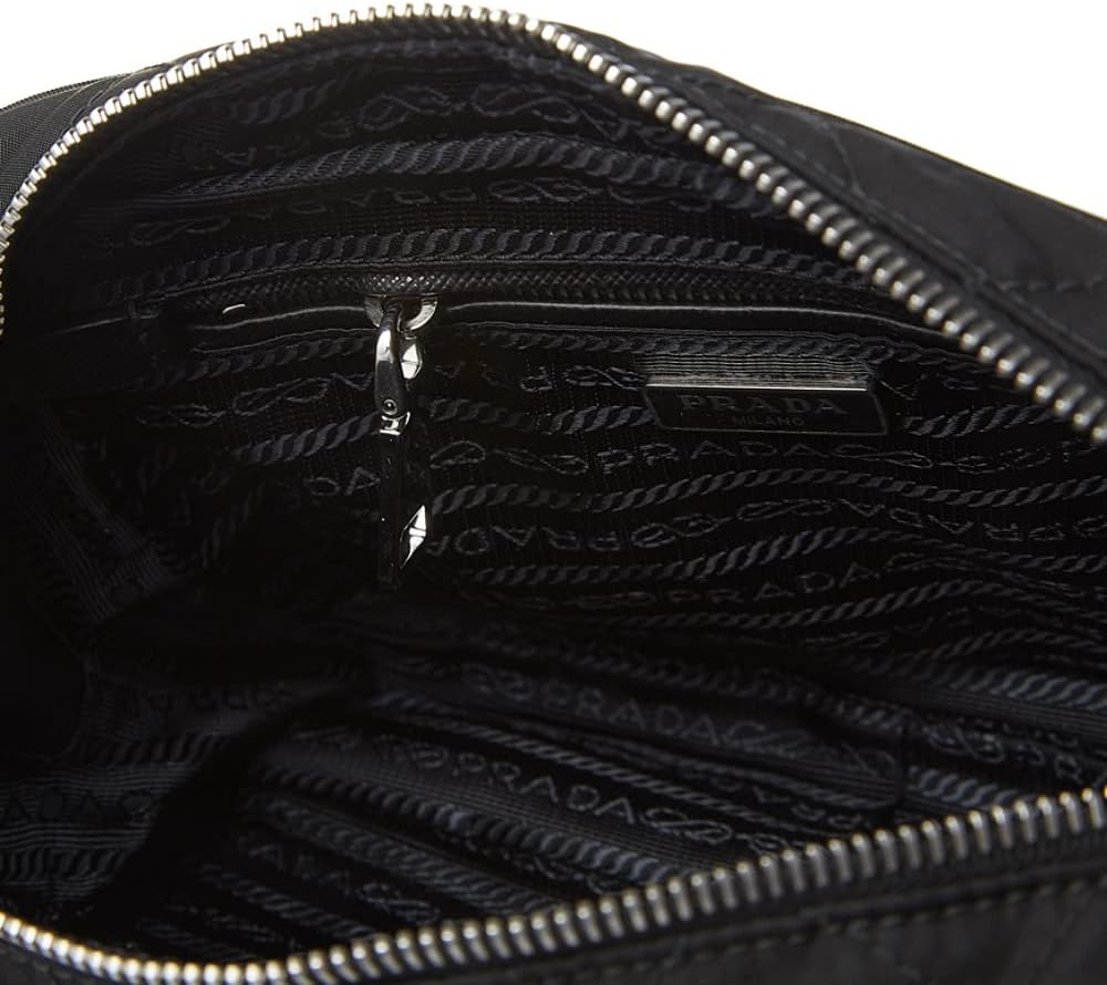 Prada Bandoliera zwarte Tessuto nylon gewatteerde middelgrote schoudertas voor dames