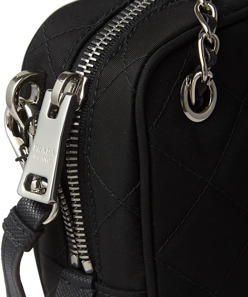 Prada Bandoliera zwarte Tessuto nylon gewatteerde middelgrote schoudertas voor dames