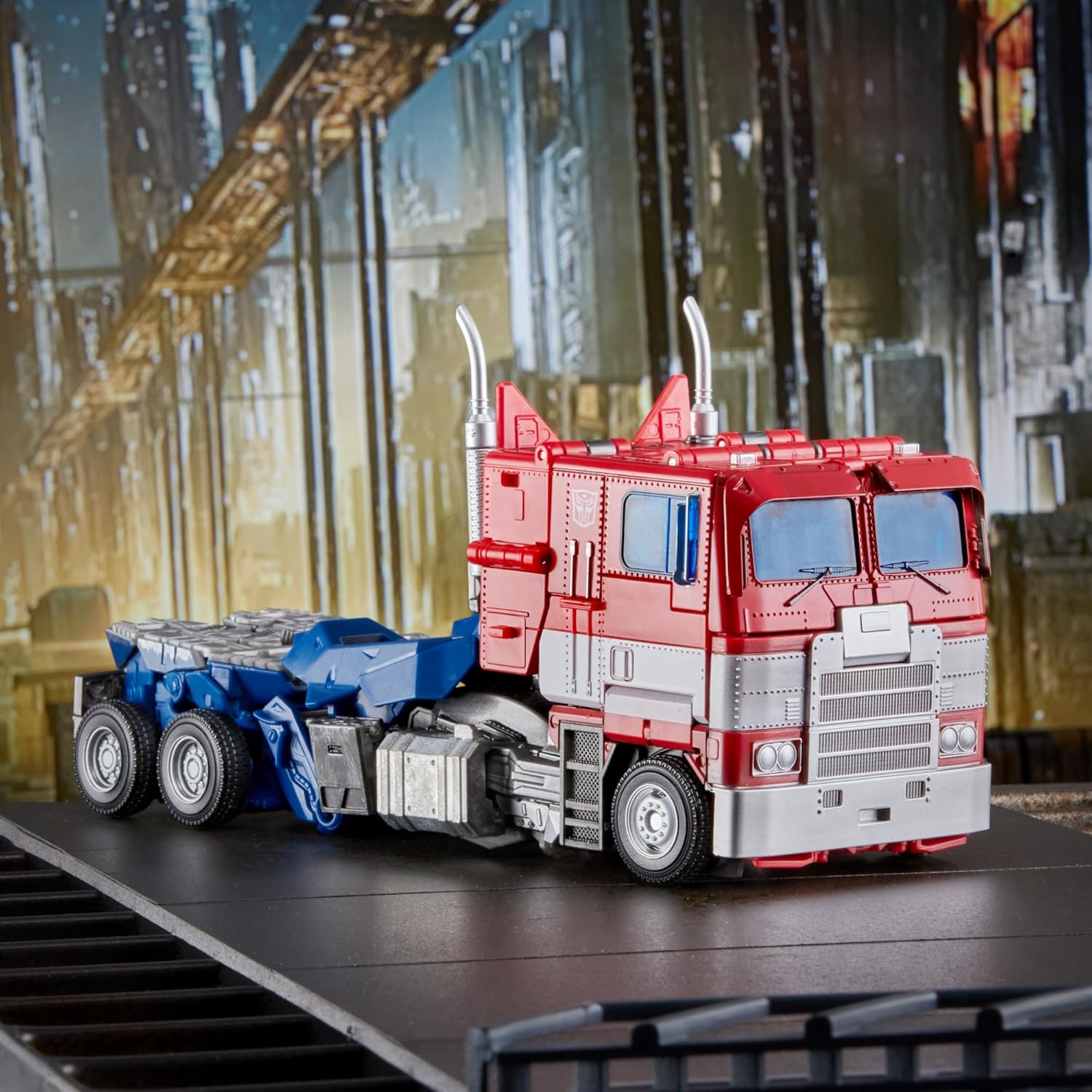 Transformers Movie Masterpiece Series MPM-12 Optimus Prime Collector Figure from Bumblebee Movie - Ages 8 and Up, 11-inch · v2