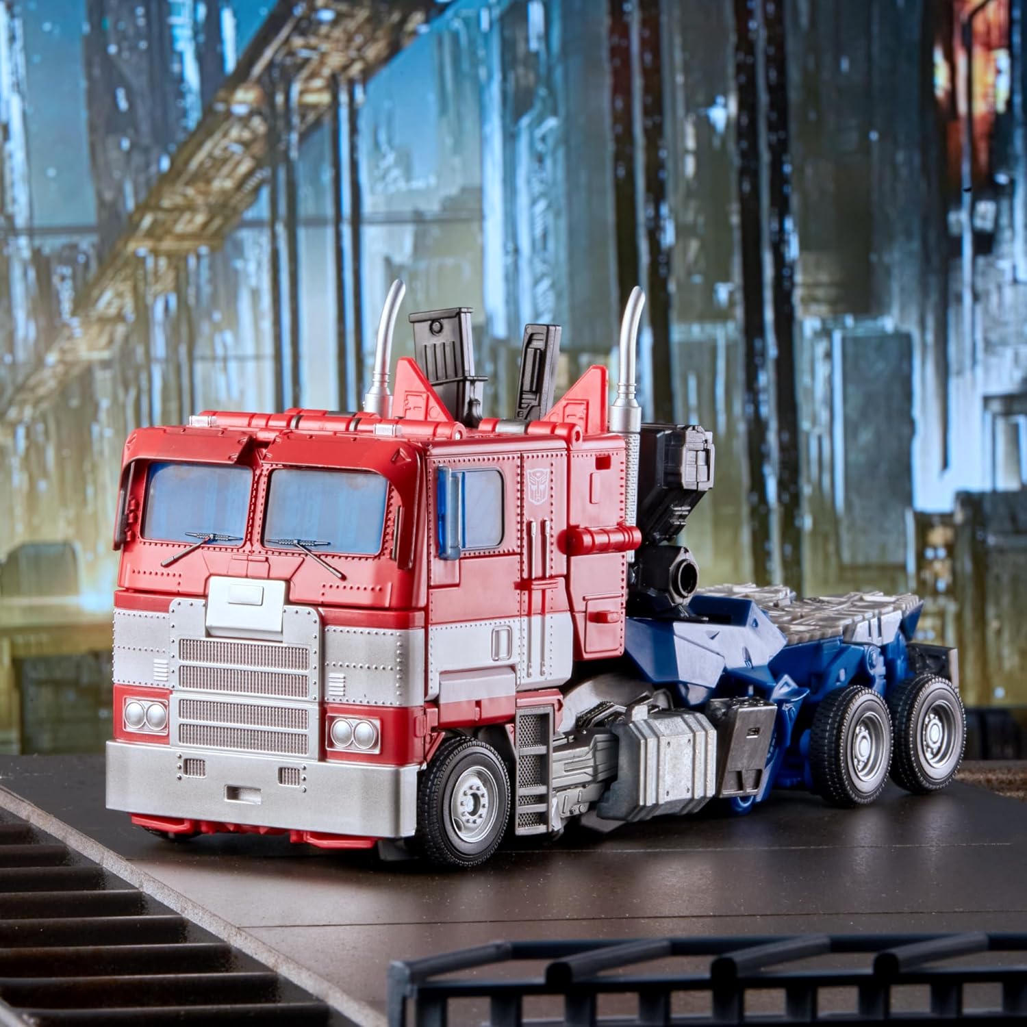Transformers Movie Masterpiece Series MPM-12 Optimus Prime Collector Figure from Bumblebee Movie - Ages 8 and Up, 11-inch · v2