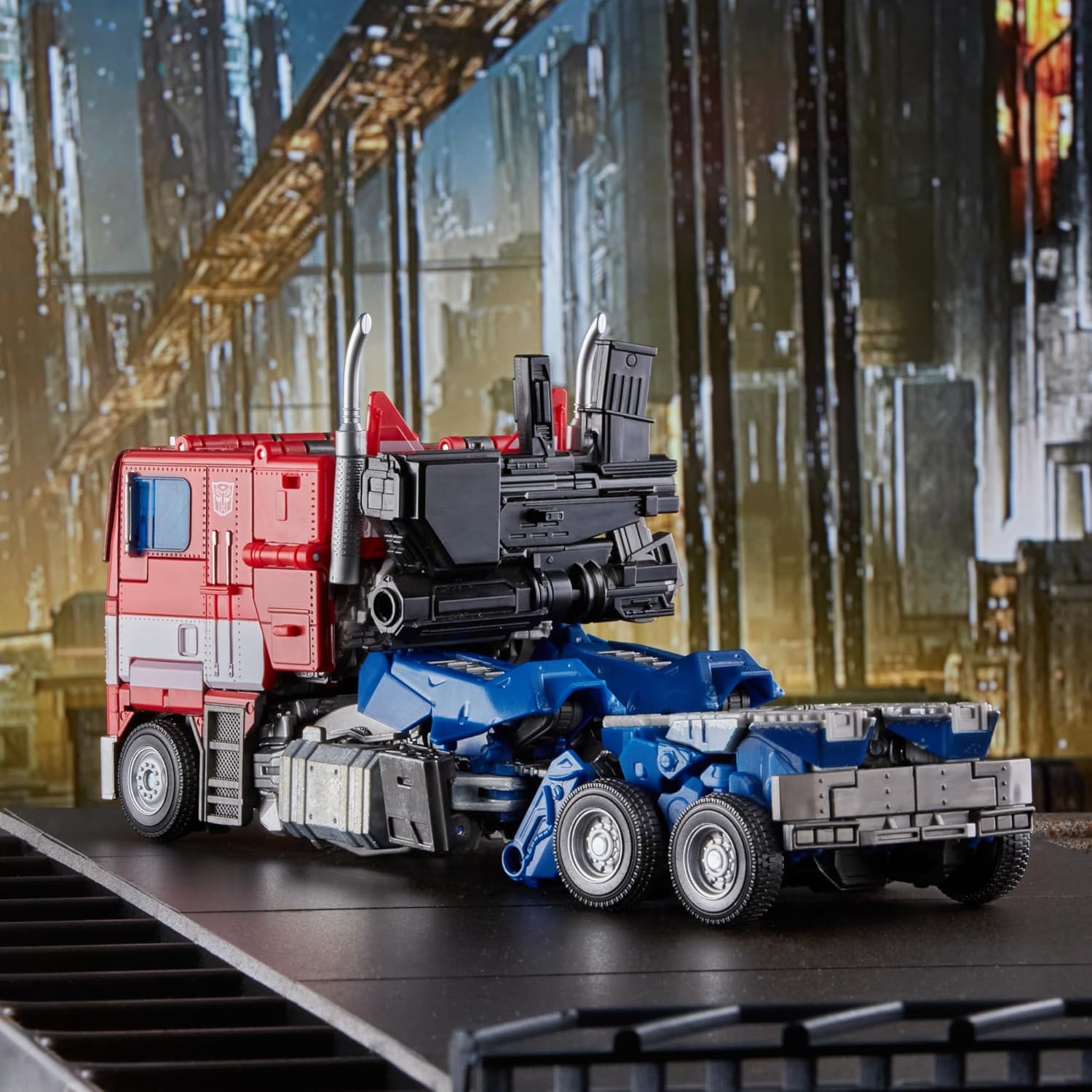 Transformers Movie Masterpiece Series MPM-12 Optimus Prime Collector Figure from Bumblebee Movie - Ages 8 and Up, 11-inch · v2