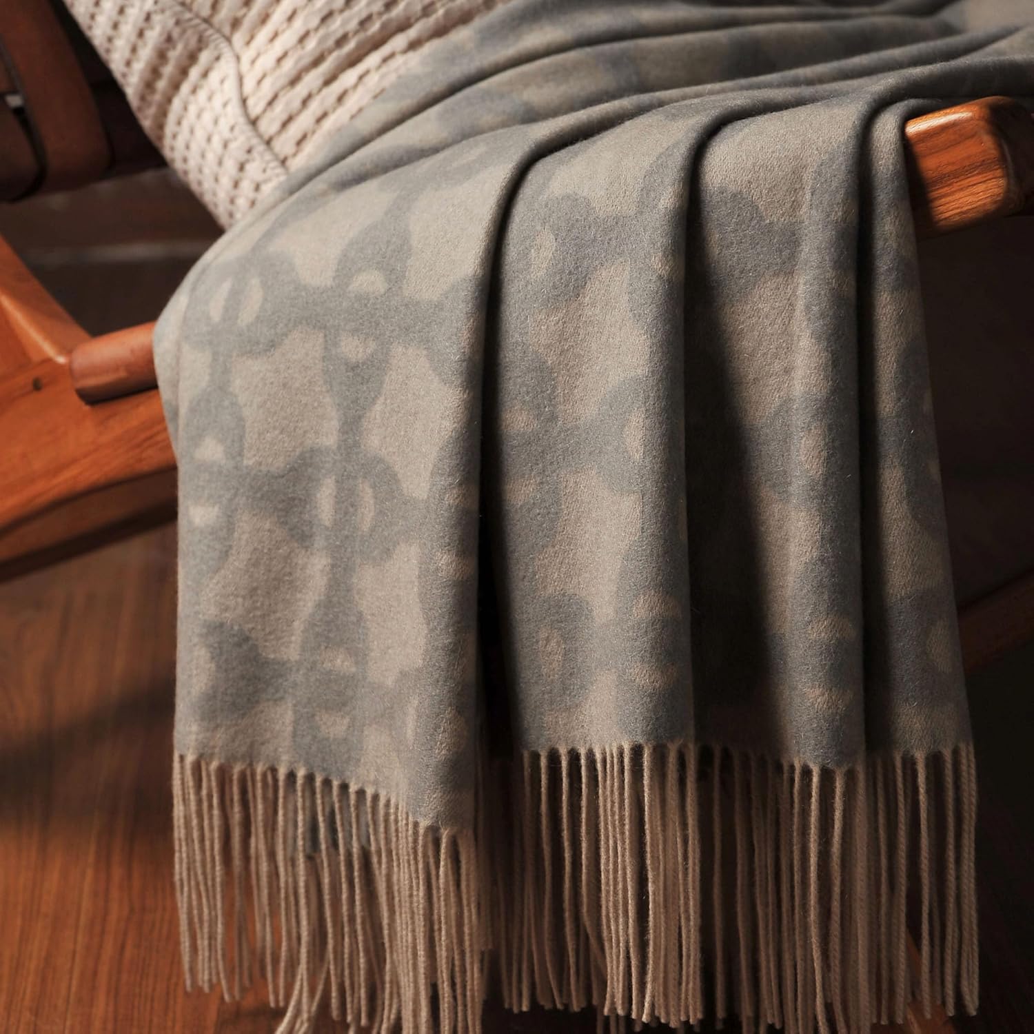 CUDDLE DREAMS Premium Cashmere Throw Blanket with Fringe, Luxuriously Soft (Chain Jacquard) · v2
