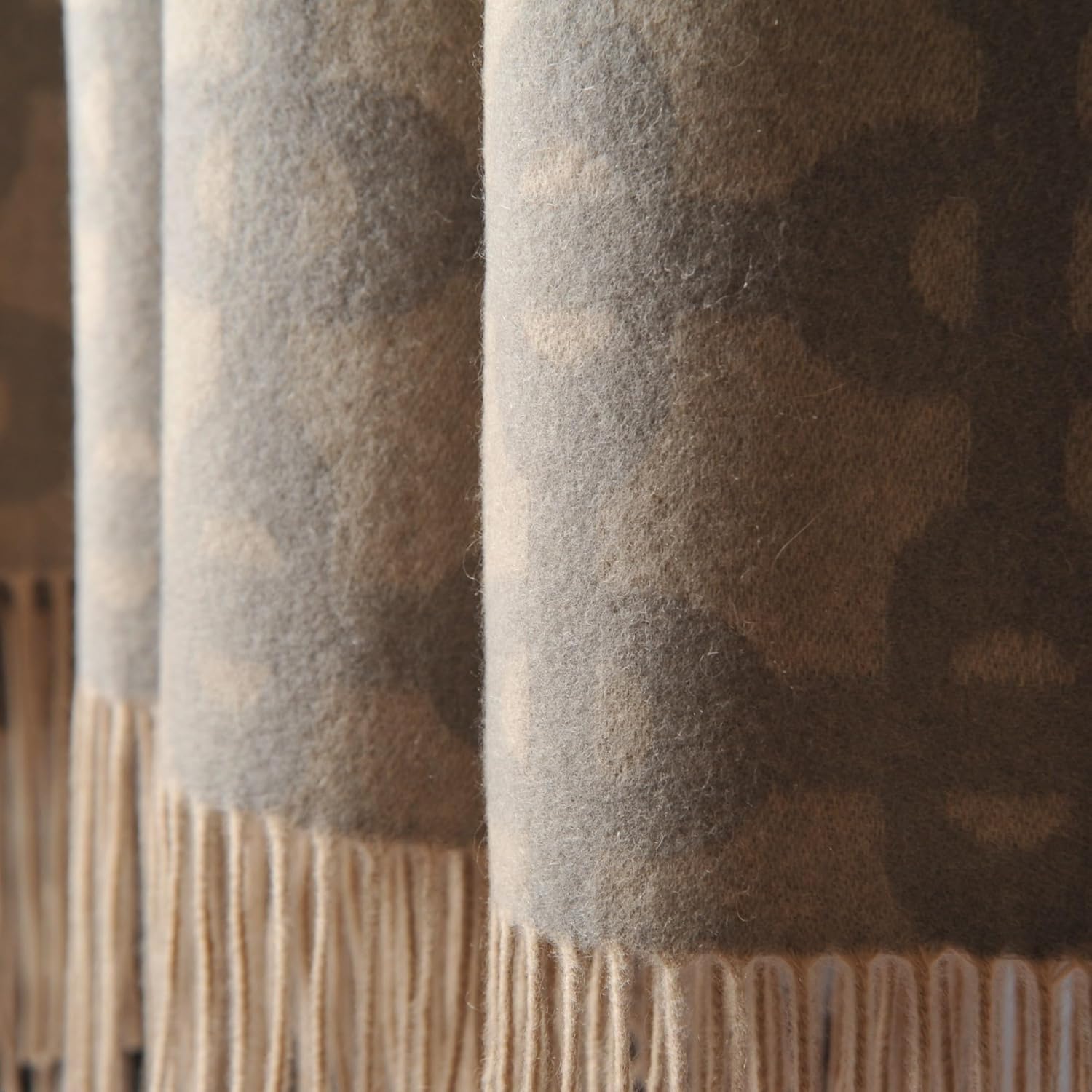 CUDDLE DREAMS Premium Cashmere Throw Blanket with Fringe, Luxuriously Soft (Chain Jacquard) · v2