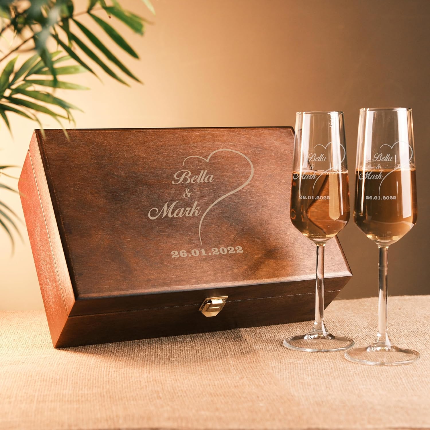 Personalisierte Champagnerflöten für Hochzeiten und besondere Anlässe, Gravierte Champagnerflöten für Braut und Bräutigam, perfekte Gläser für Cocktails und Toasts, 2er-Set von TRENDSHOPIC