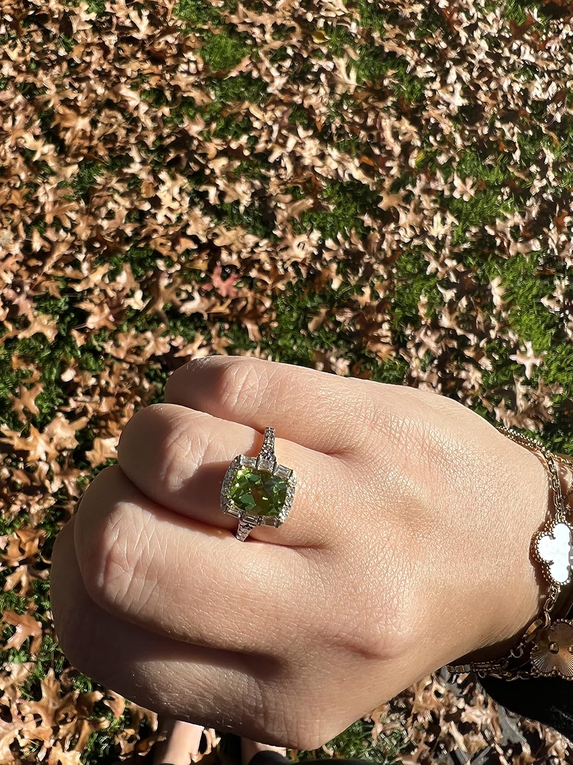 Anello da donna con diamante da 1/2 carato e peridoto verde con taglio a cuscino da 2 carati in oro giallo 14 carati (marrone/G-H, SI1-SI2/VS2-SI1, cttw) Anello Promise Anniversary misura da 5 a 10 di LeVian