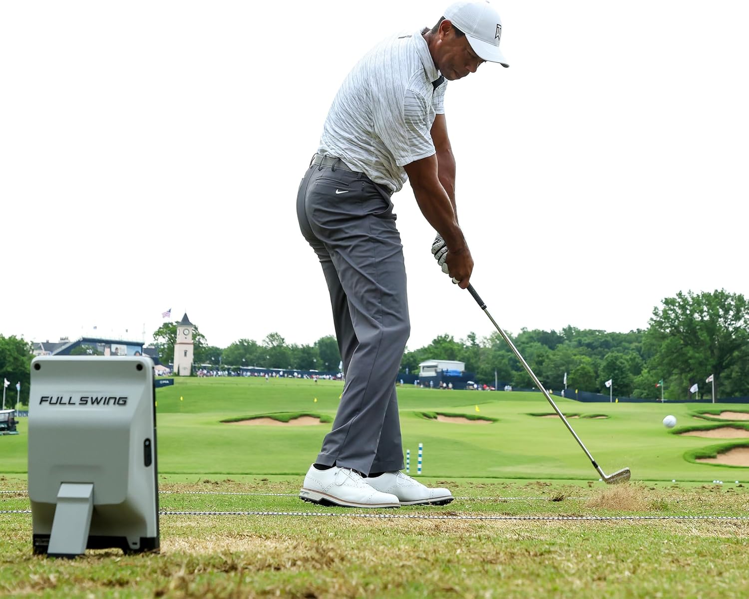 Bộ dụng cụ chơi golf Full Swing di động ngoài trời trong nhà - Đã được Tiger Woods kiểm tra và tin dùng