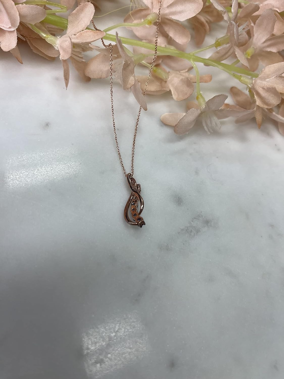 LE VIAN 1/2 Karat Mavi Safir Ombre Kolye Kadınlar için Istakoz Pençe Tokalı 18 İnç Uzun Zincirli 14 Ayar Pembe Altın Kolye