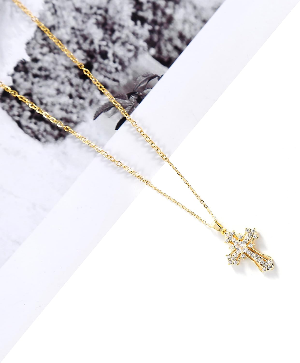 Cross Pendant Necklace for Women Jewelry Gold Cross Necklaces for Women Girl Cross Necklace Minimalist Trendy Jewelry Valentines Day