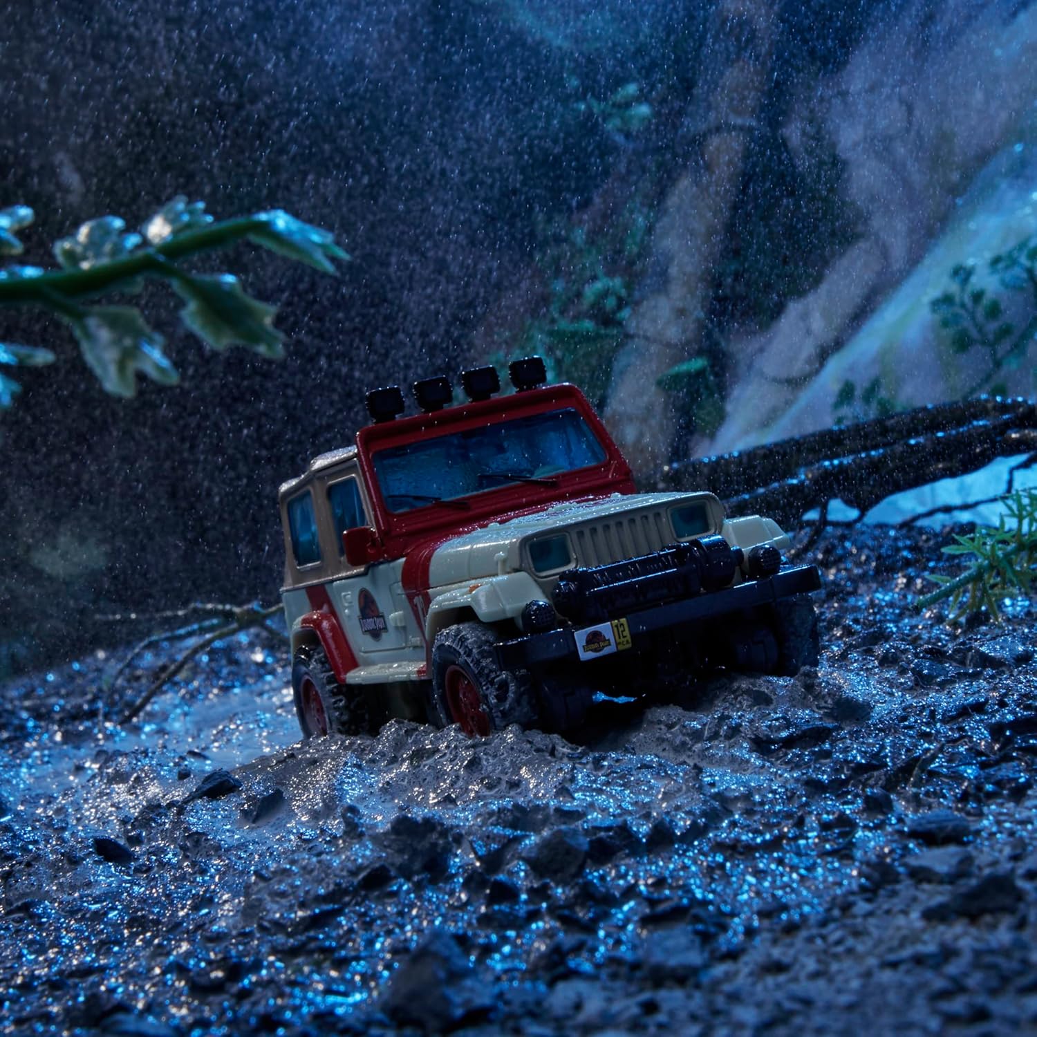 Transformers Collaborative Jurassic Park x Toys Dilophocon  Autobot JP12, Action Figures for Boys and Girls Ages 8 and Up (Amazon Exclusive) · v2